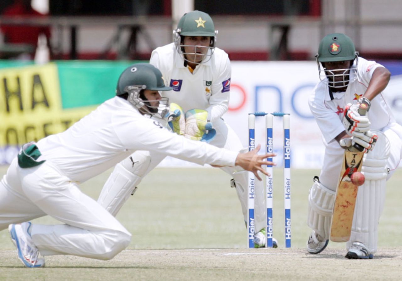 Azhar Ali attempts a diving catch off Richmond Mutumbami, Zimbabwe v Pakistan, 2nd Test, Harare, 4th day, September 13, 2013