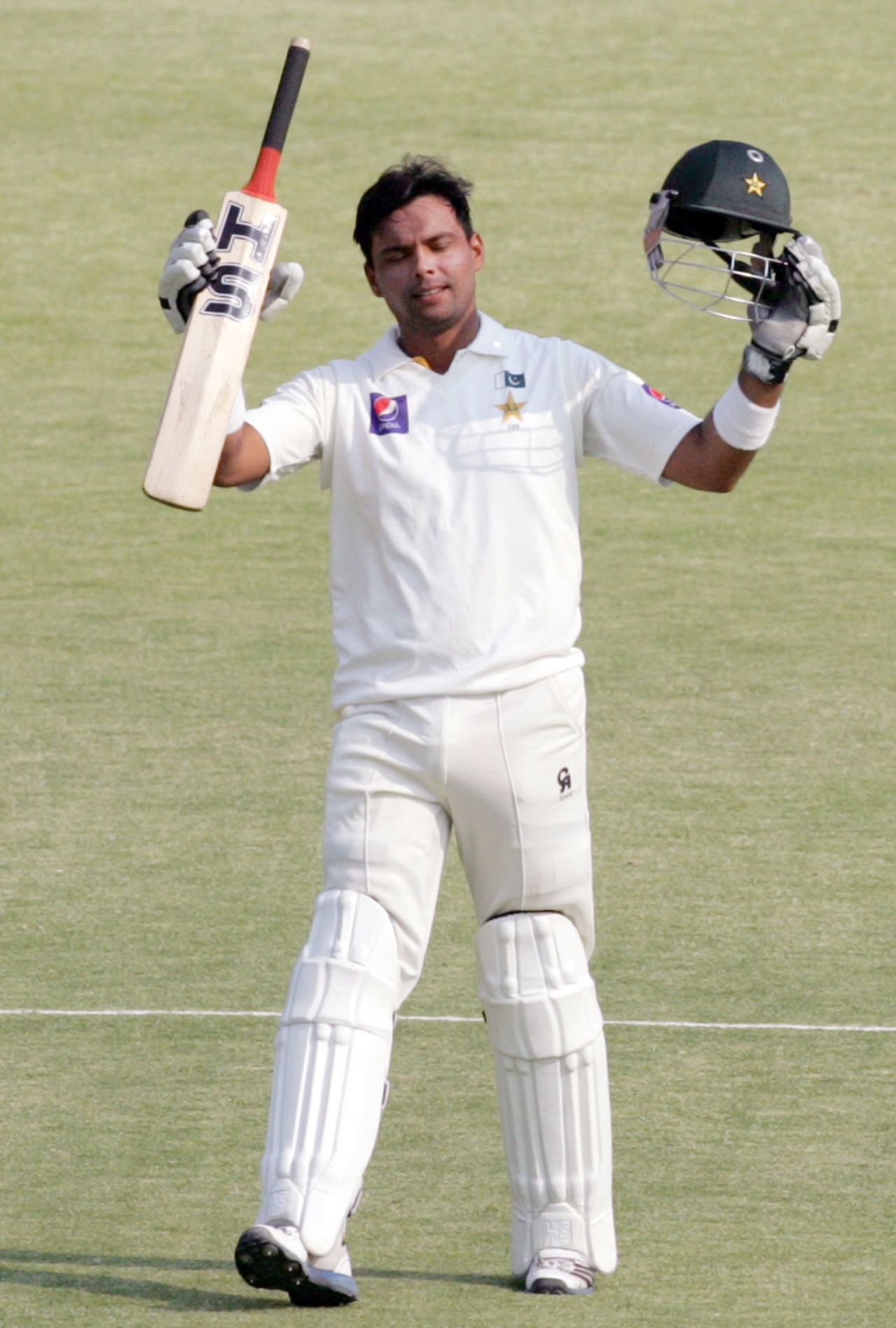 Khurram Manzoor raises the bat after reaching his fifty, Zimbabwe v Pakistan, 2nd Test, Harare, 4th day, September 13, 2013