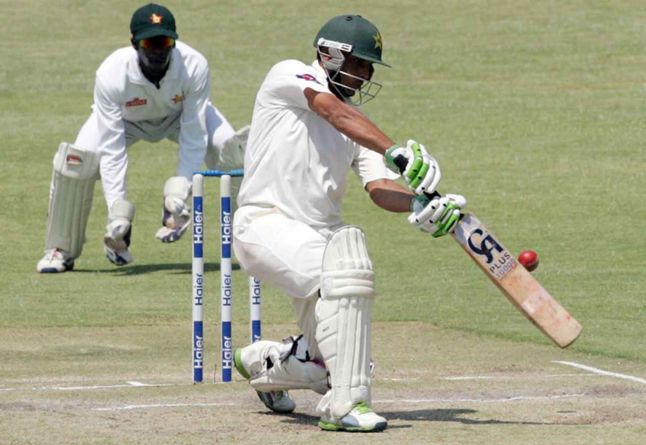 Abdur Rehman swipes at the ball, Zimbabwe v Pakistan, 2nd Test, Harare, 5th day, September 14, 2013