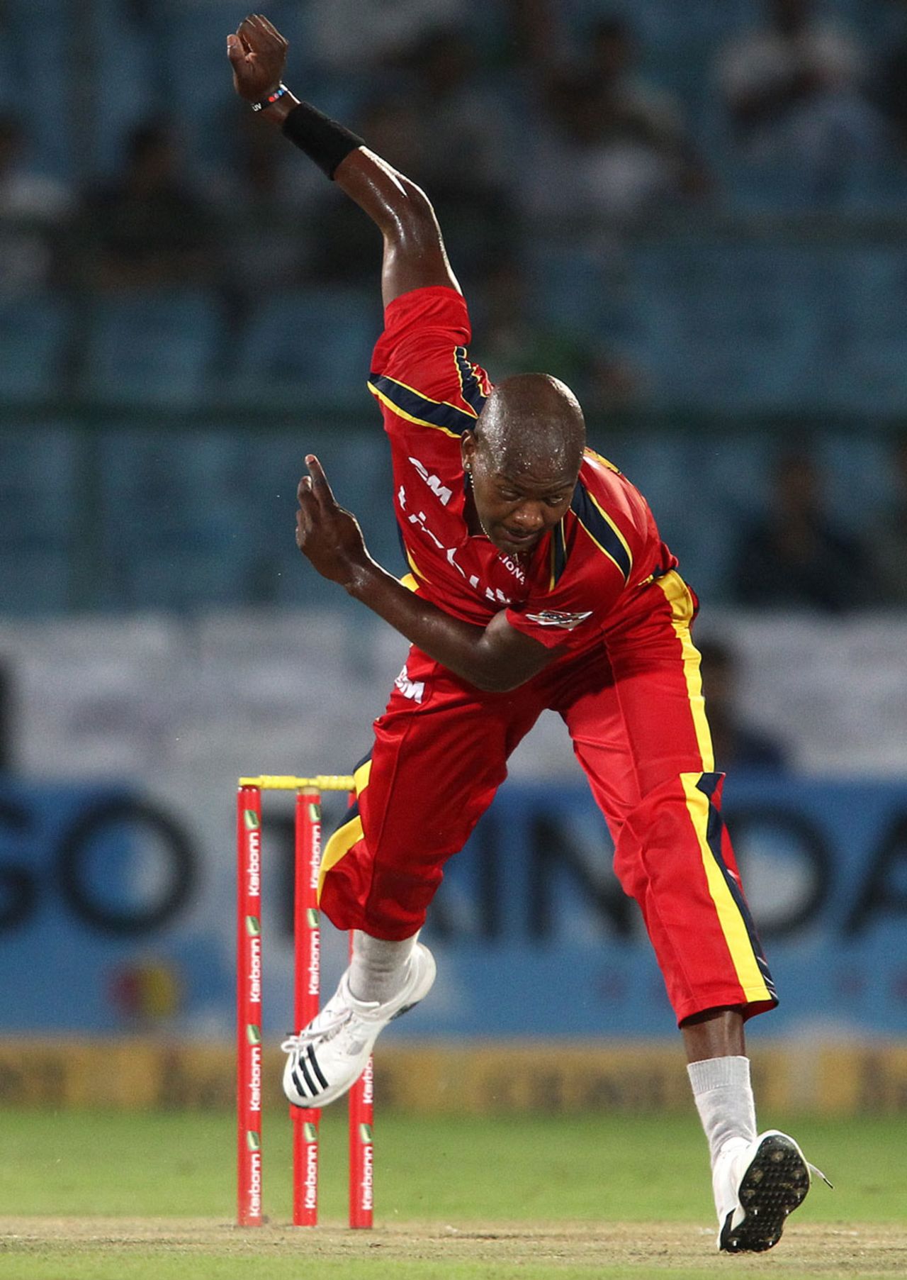 Lonwabo Tsotsobe in his delivery stride, Lions v Rajasthan Royals, Group A, Champions League 2013, Jaipur, Sep 25, 2013