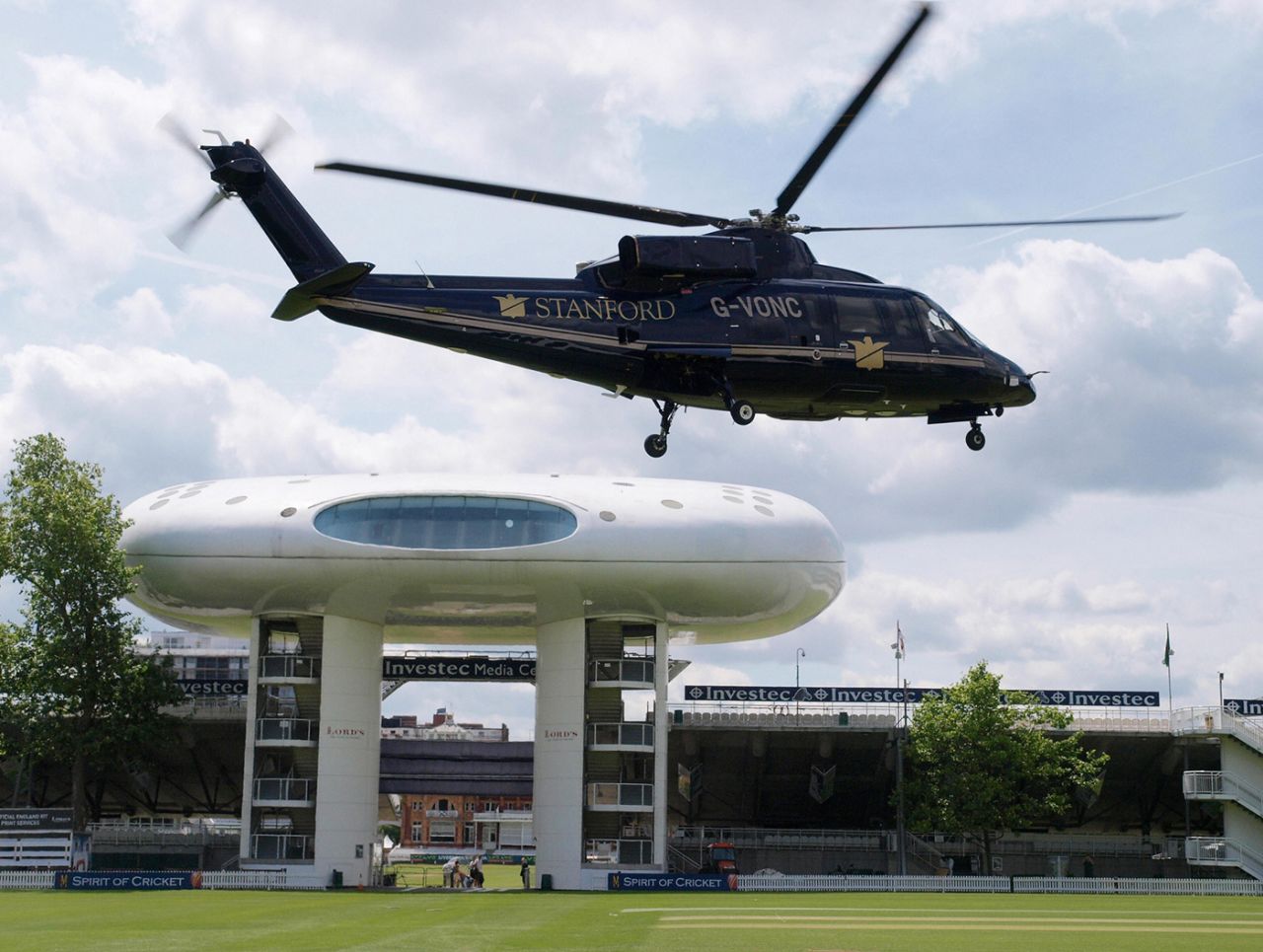 Allen Stanford's helicopter takes off after depositing him at Lord's, Lord's, June 11, 2008