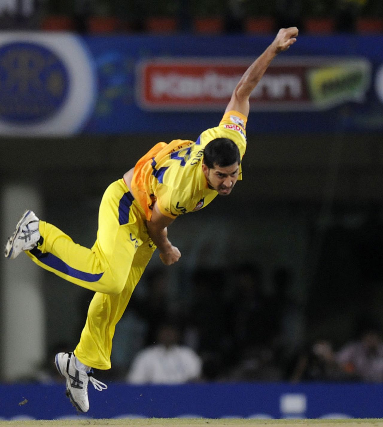 Mohit Sharma in his delivery stride, Brisbane Heat v Chennai Super Kings, Group B, Champions League 2013, Ranchi, September 28, 2013