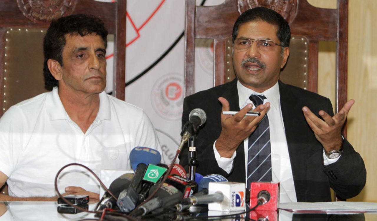Asad Rauf with his lawyer, Syed Ali Zafar at a press conference, Lahore, September 27, 2013