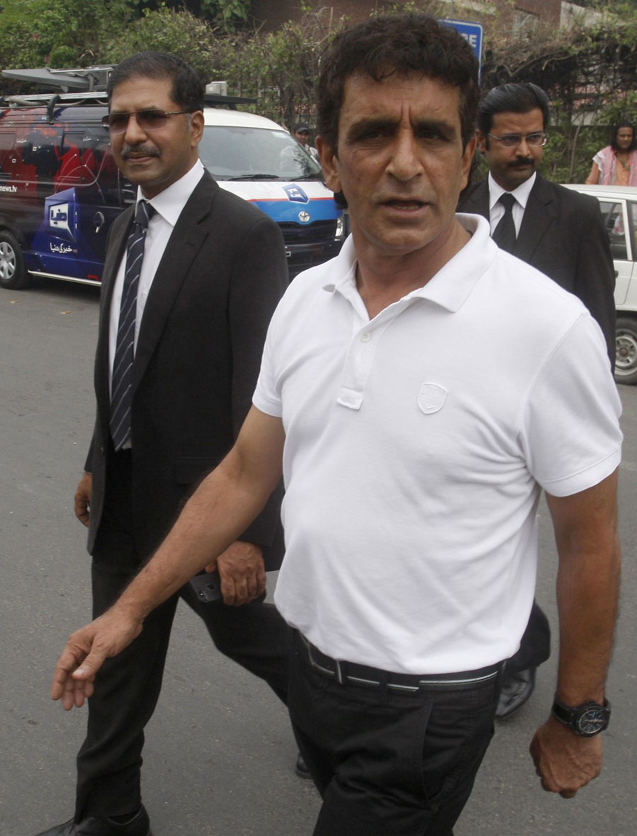 Asad Rauf leaves the press conference with his lawyer Syed Ali Zafar, Lahore, September 27, 2013