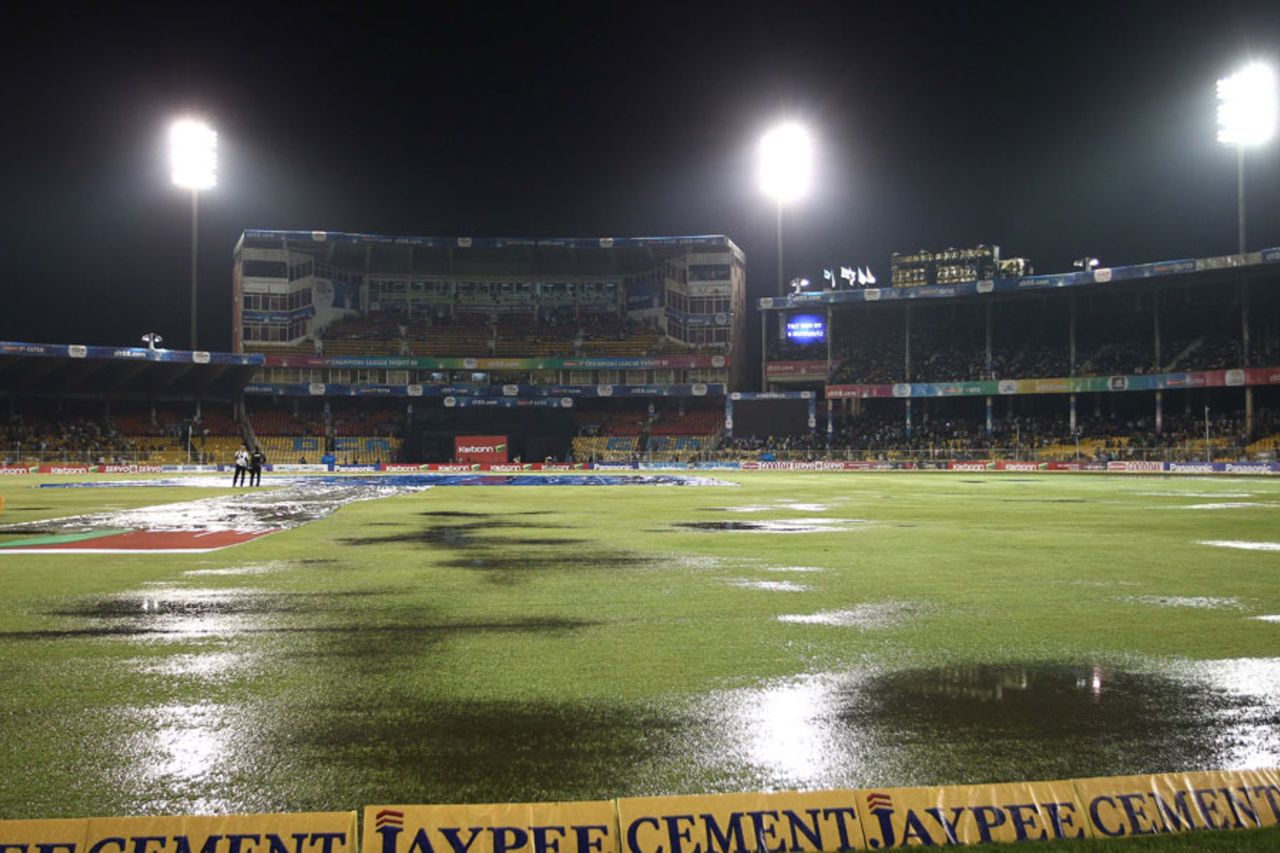 The game was abandoned owing to a wet outfield, Brisbane Heat v Sunrisers Hyderabad, Group B, Champions League 2013, Ahmedabad, September 30, 2013