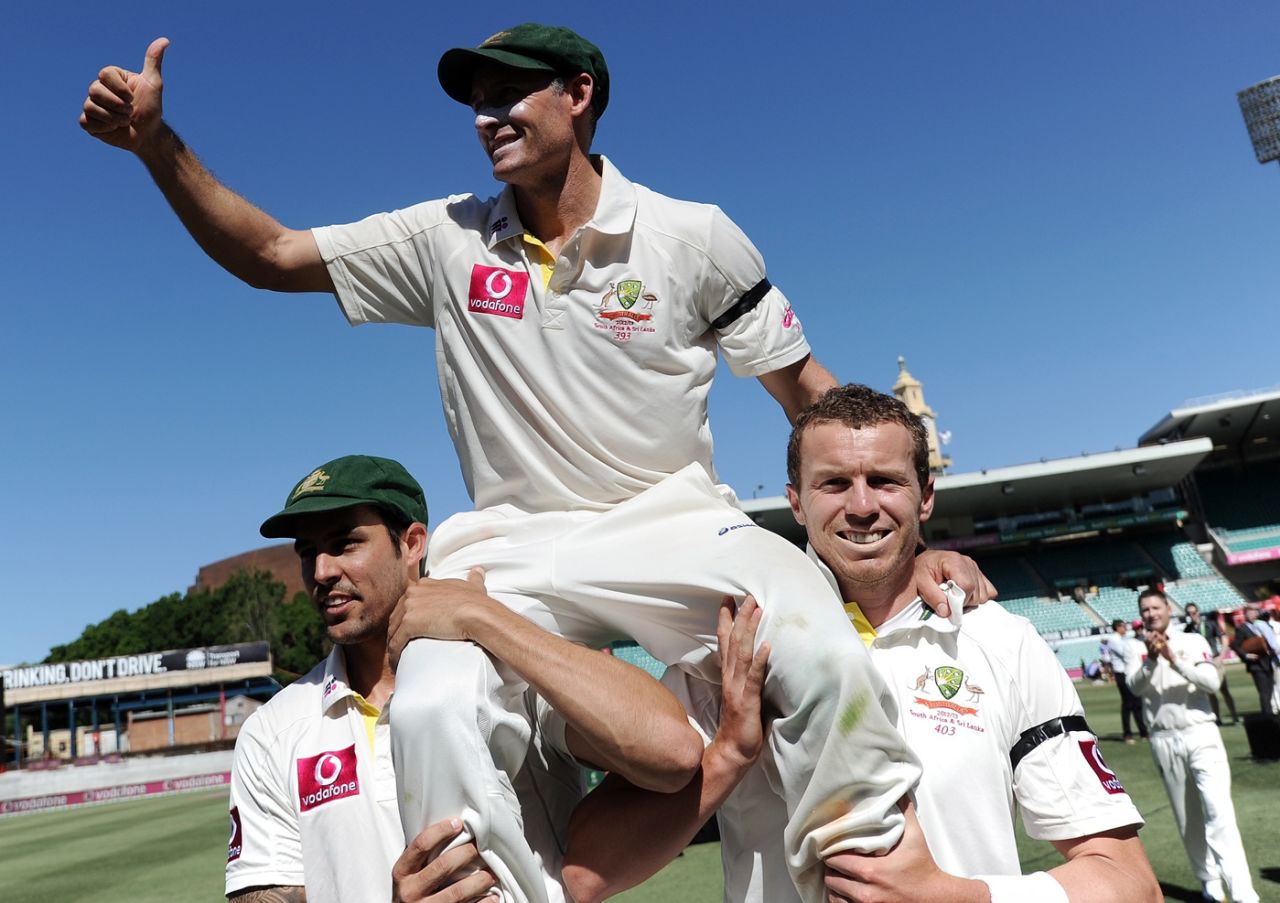 Mitchell Johnson and Peter Siddle carry Michael Hussey around the ground, Australia v Sri Lanka, 3rd Test, Sydney, 4th day, January 6, 2013