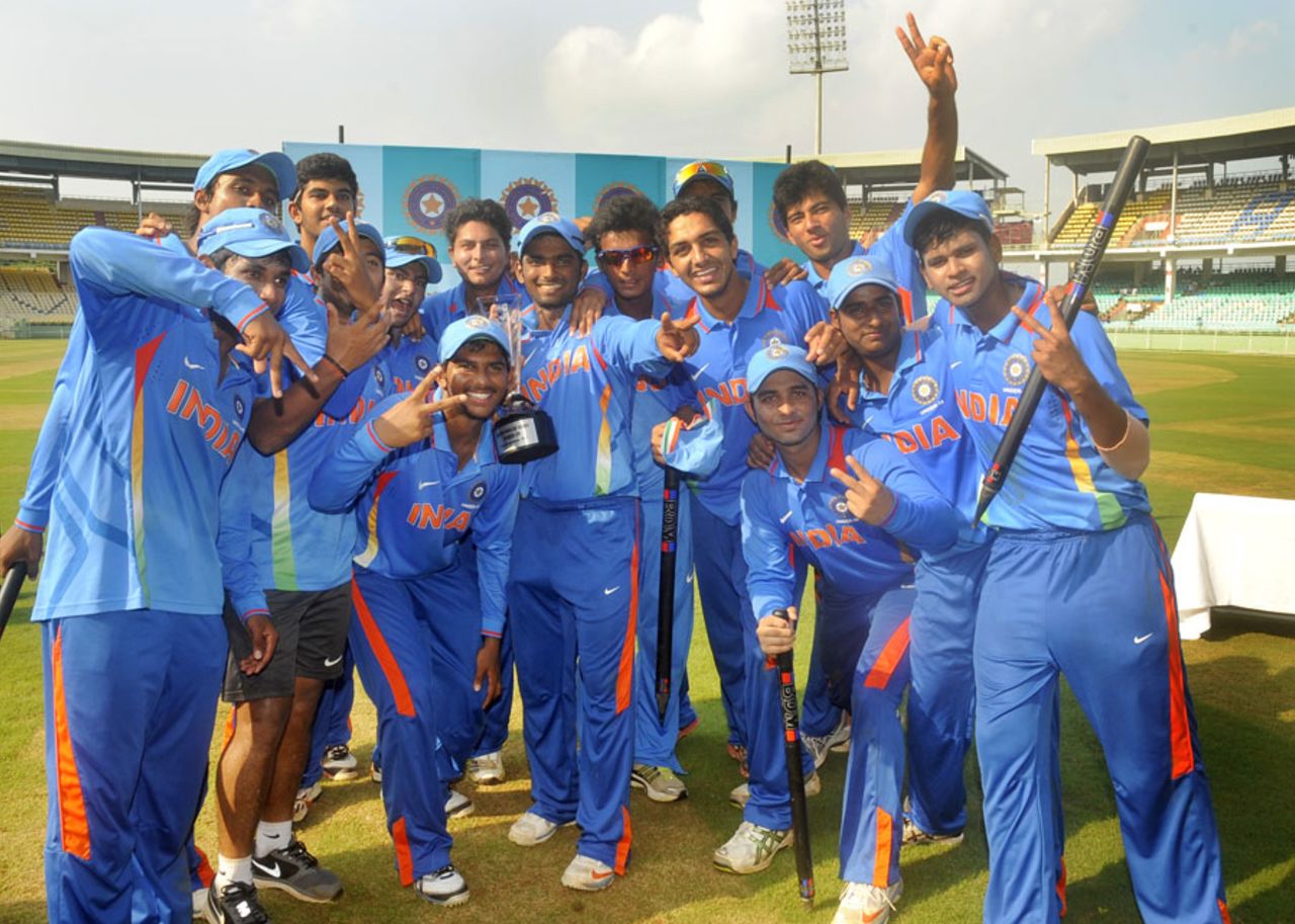 The victorious Indian team, India Under-19s v South Africa Under-19s, Final, Visakhapatnam, October 5, 2013