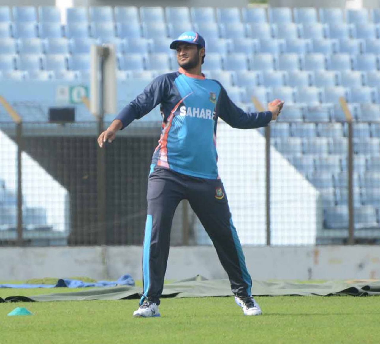Shakib Al Hasan during training on the eve of the first Test, Chittagong, October 8, 2013