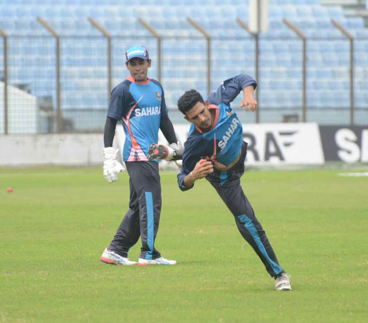 Nasir Hossain dives to take a catch at practice, Chittagong, October 8, 2013