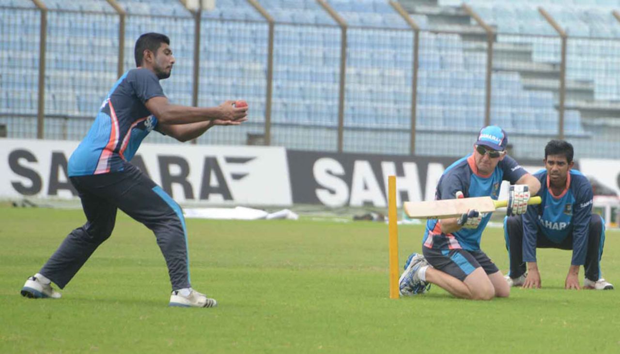 Corey Richards puts Mahmudullah through slips practice, Chittagong, October 8, 2013