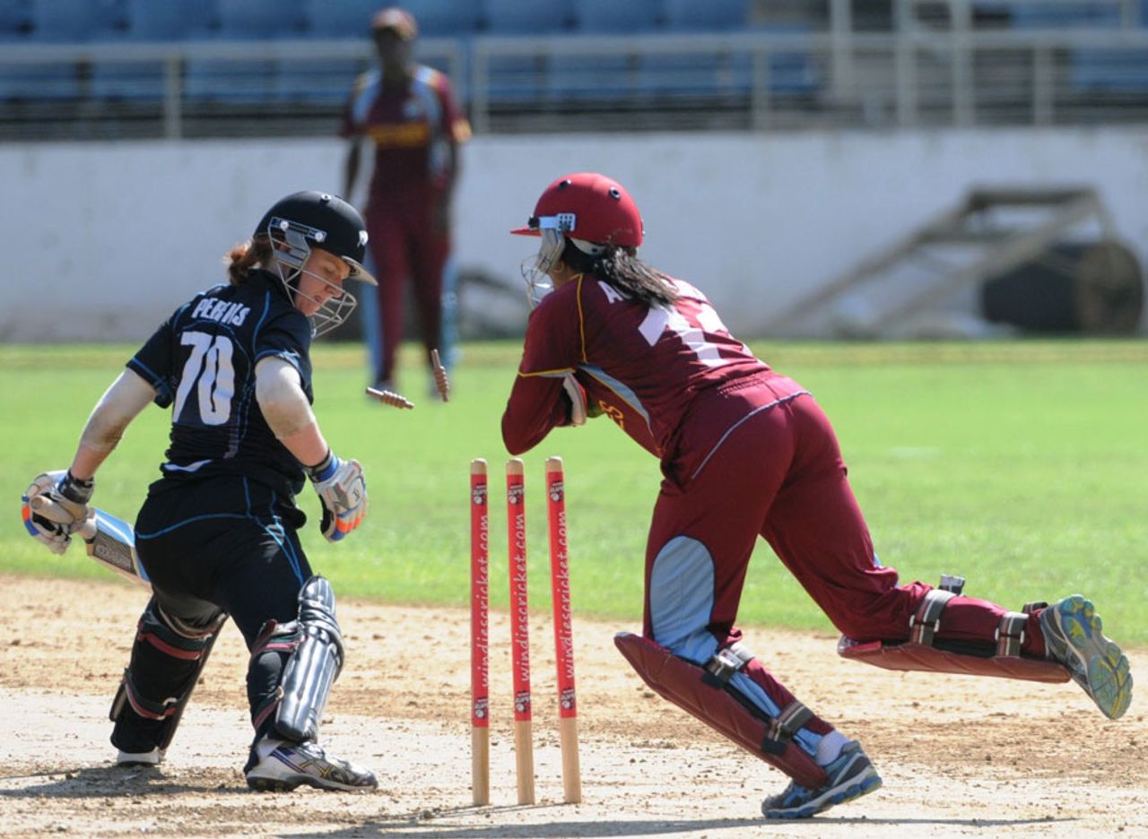 Merissa Aguilleira attempts to stump Katie Perkins, West Indies v New Zealand, 2nd Women's ODI, Kingston, October 8, 2013