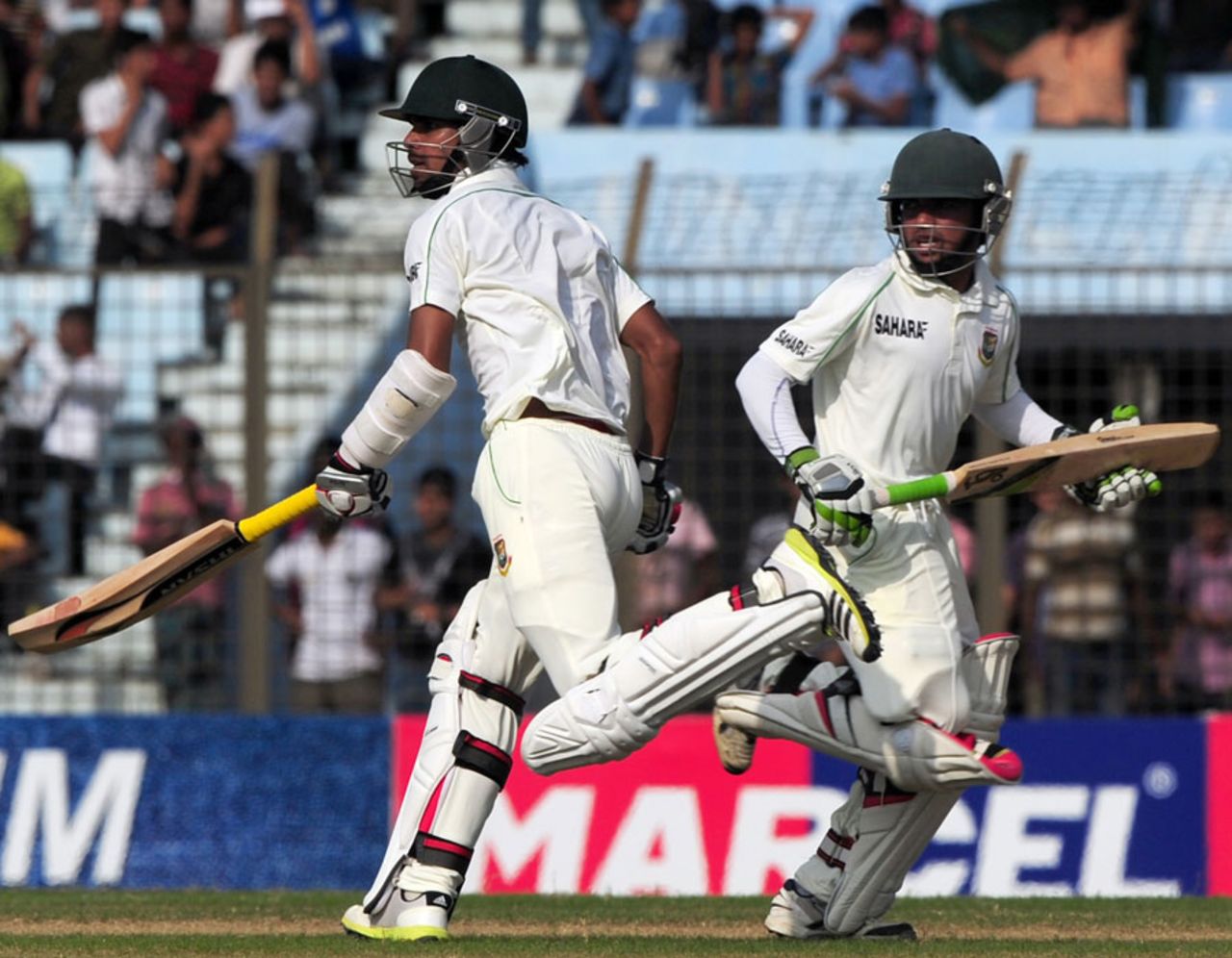 Marshall Ayub and Mominul Haque complete a run, Bangladesh v New Zealand, 1st Test, Chittagong, day 2, October 10, 2013