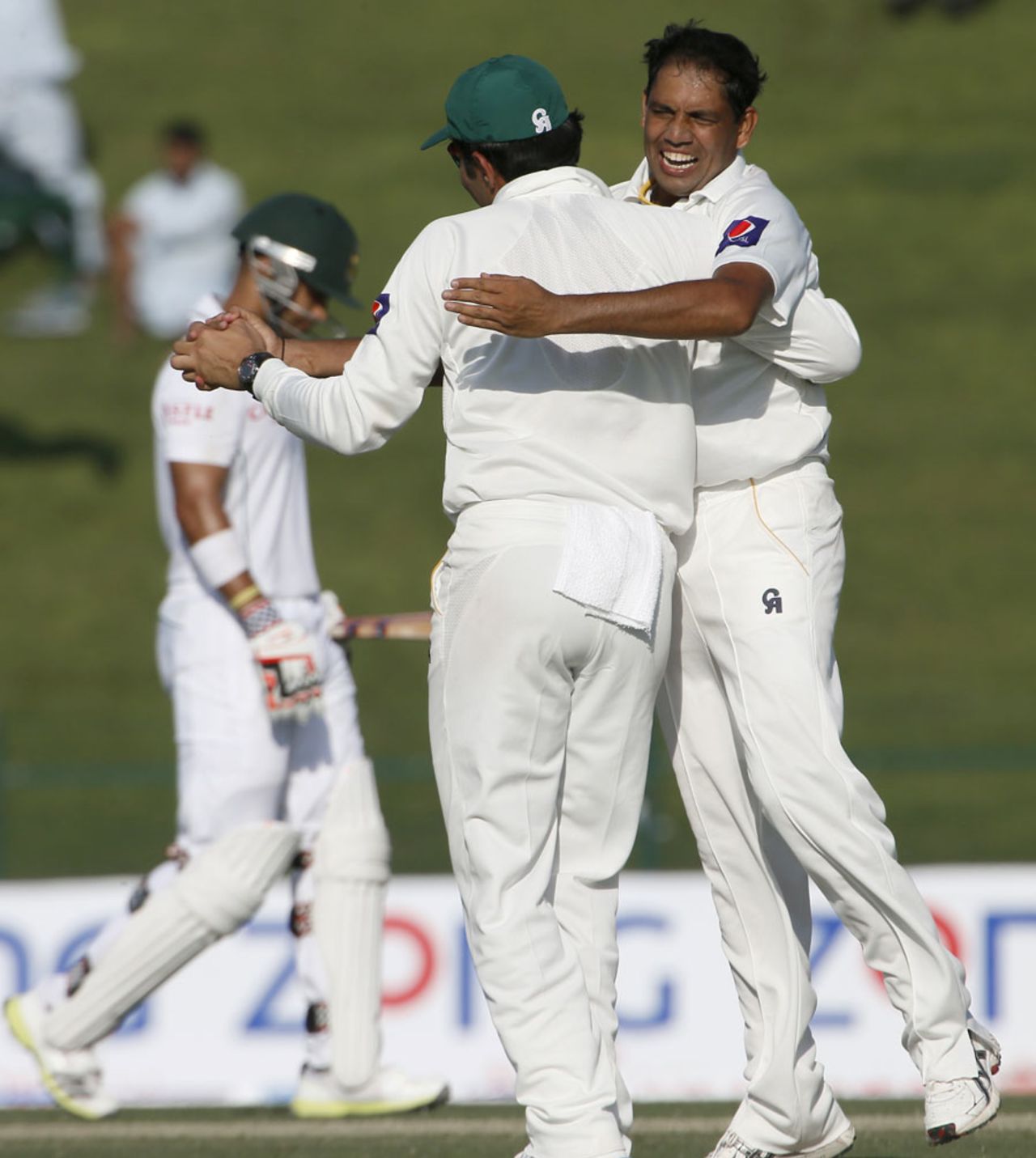 Zulfiqar Babar is over the moon after snaring JP Duminy, Pakistan v South Africa, 1st Test, Abu Dhabi, 1st day, October 14, 2013