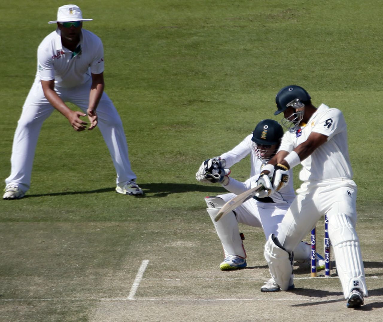 Khurram Manzoor cuts one square, Pakistan v South Africa, 1st Test, Abu Dhabi, 2nd day, October 15, 2013