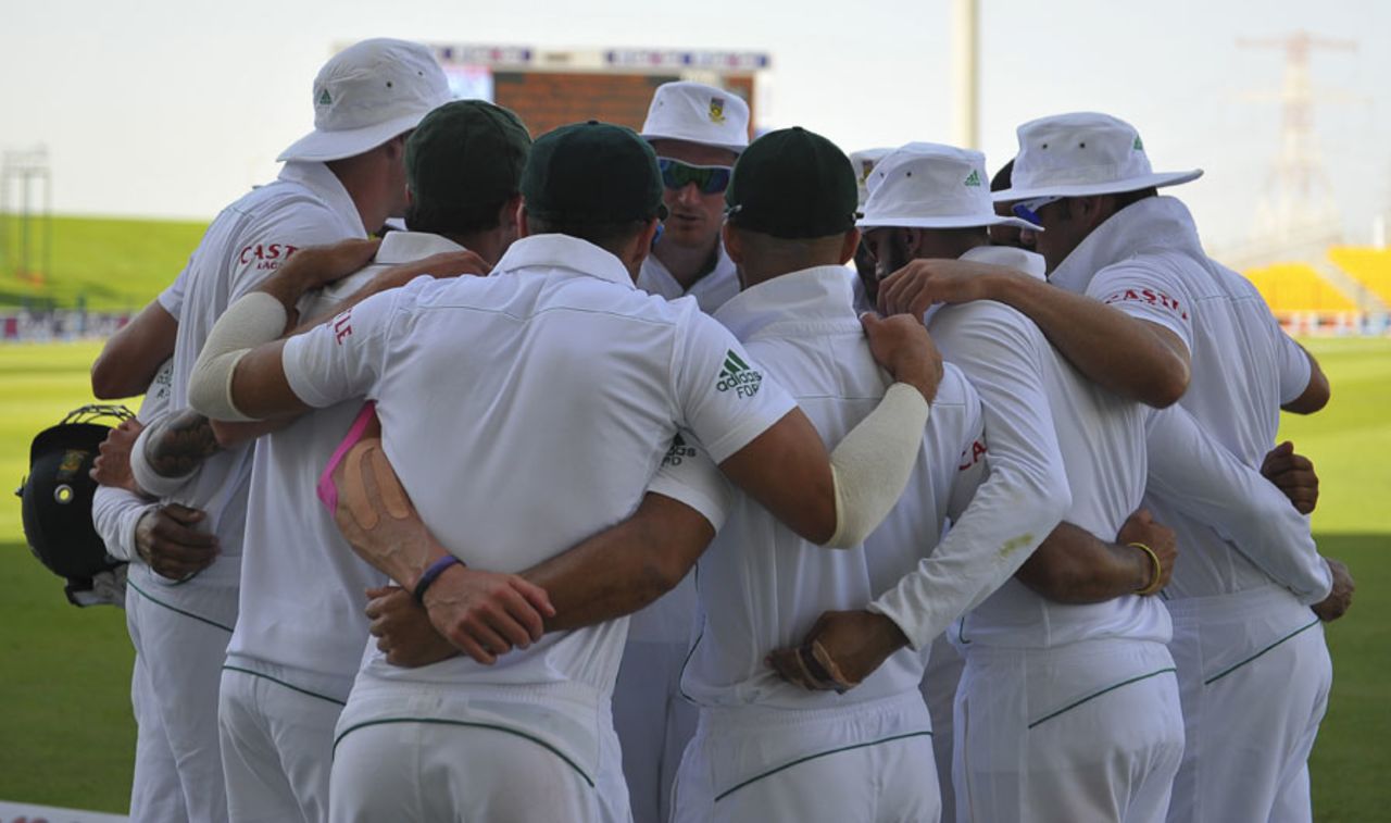 The South Africa team in a huddle on the third day, Pakistan v South Africa, 1st Test, 3rd day, Abu Dhabi, October 16, 2013