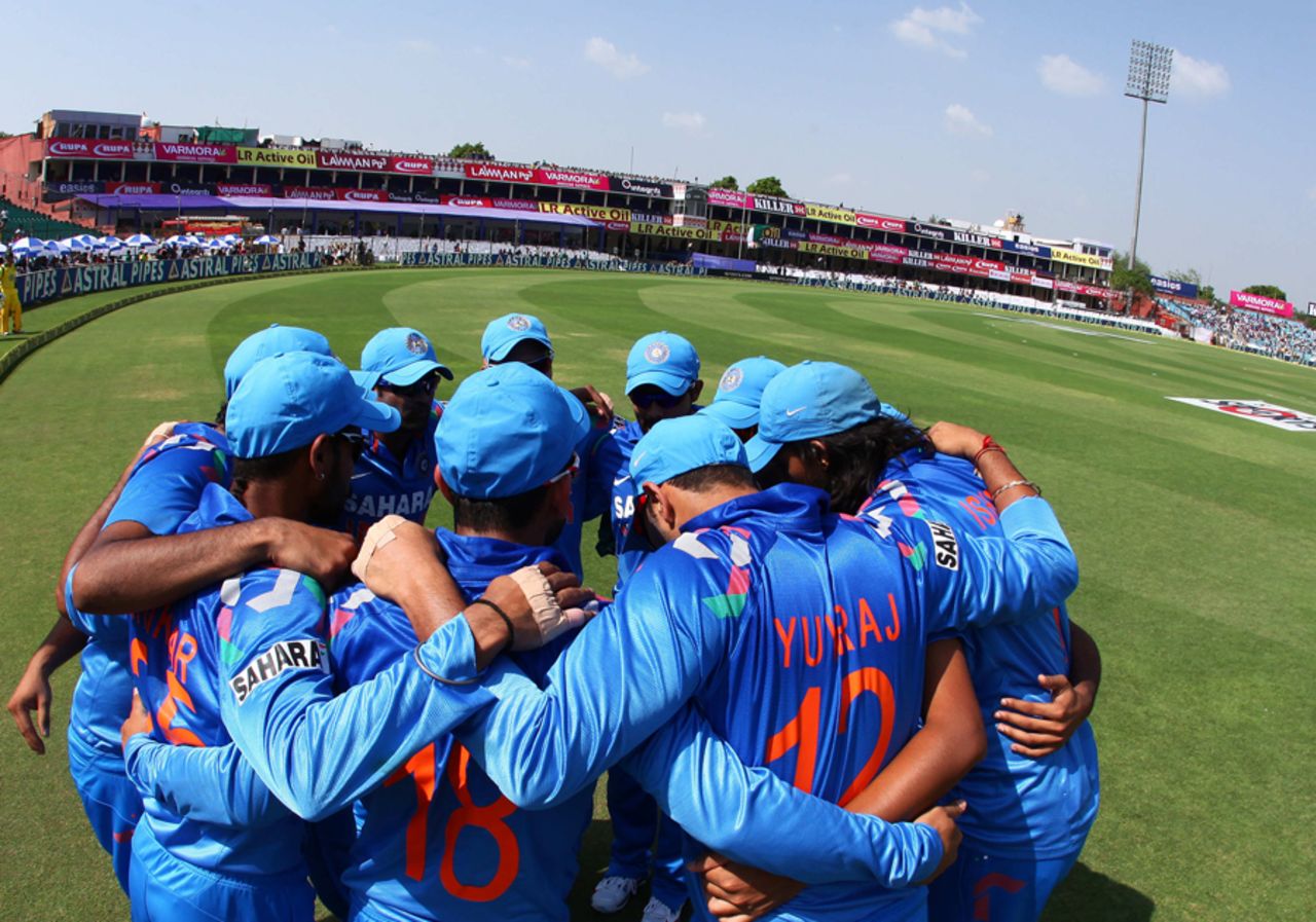 India get into a huddle, India v Australia, 2nd ODI, Jaipur, October 16, 2013