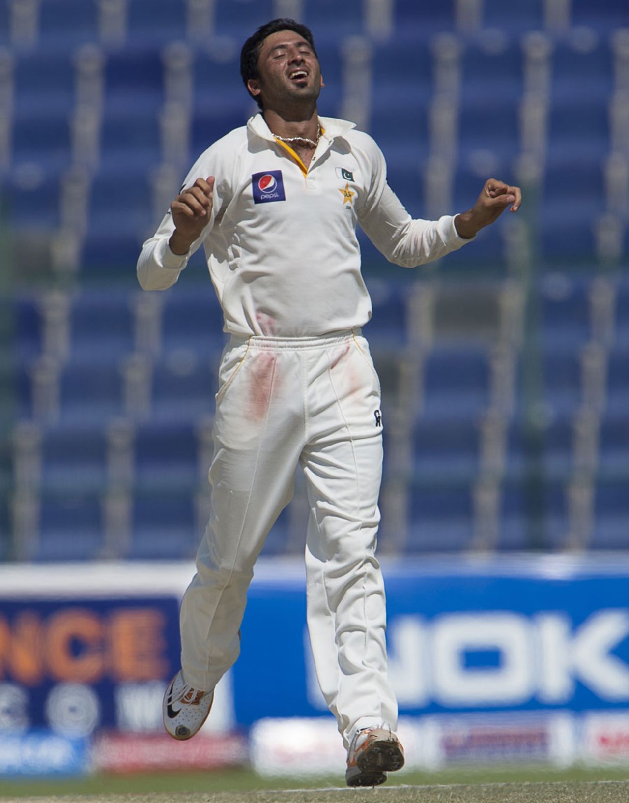 Junaid Khan is relieved after picking up AB de Villiers, Pakistan v South Africa, 1st Test, 4th day, Abu Dhabi, October 17, 2013
