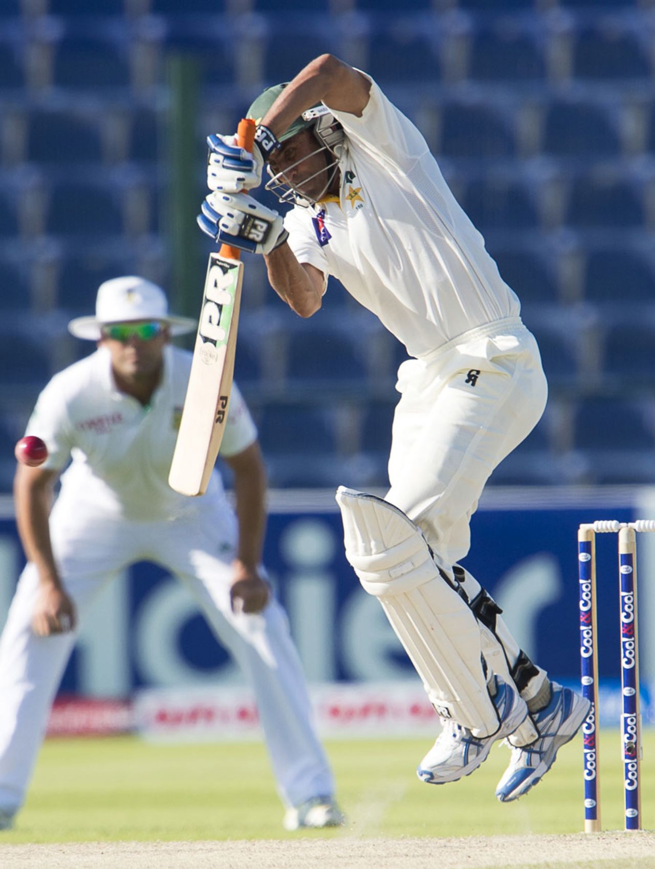 Younis Khan jumps off his feet while defending the ball, Pakistan v South Africa, 1st Test, 4th day, Abu Dhabi, October 17, 2013