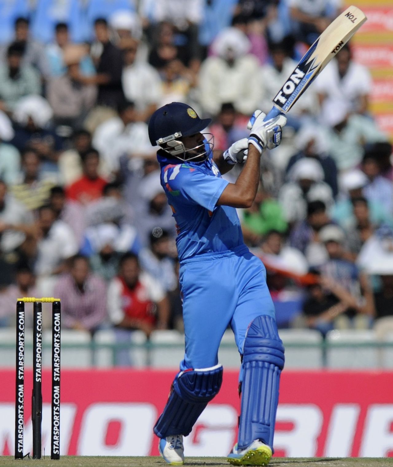 Rohit Sharma top-edged a short delivery and was caught, India v Australia, 3rd ODI, Mohali, October 19, 2013