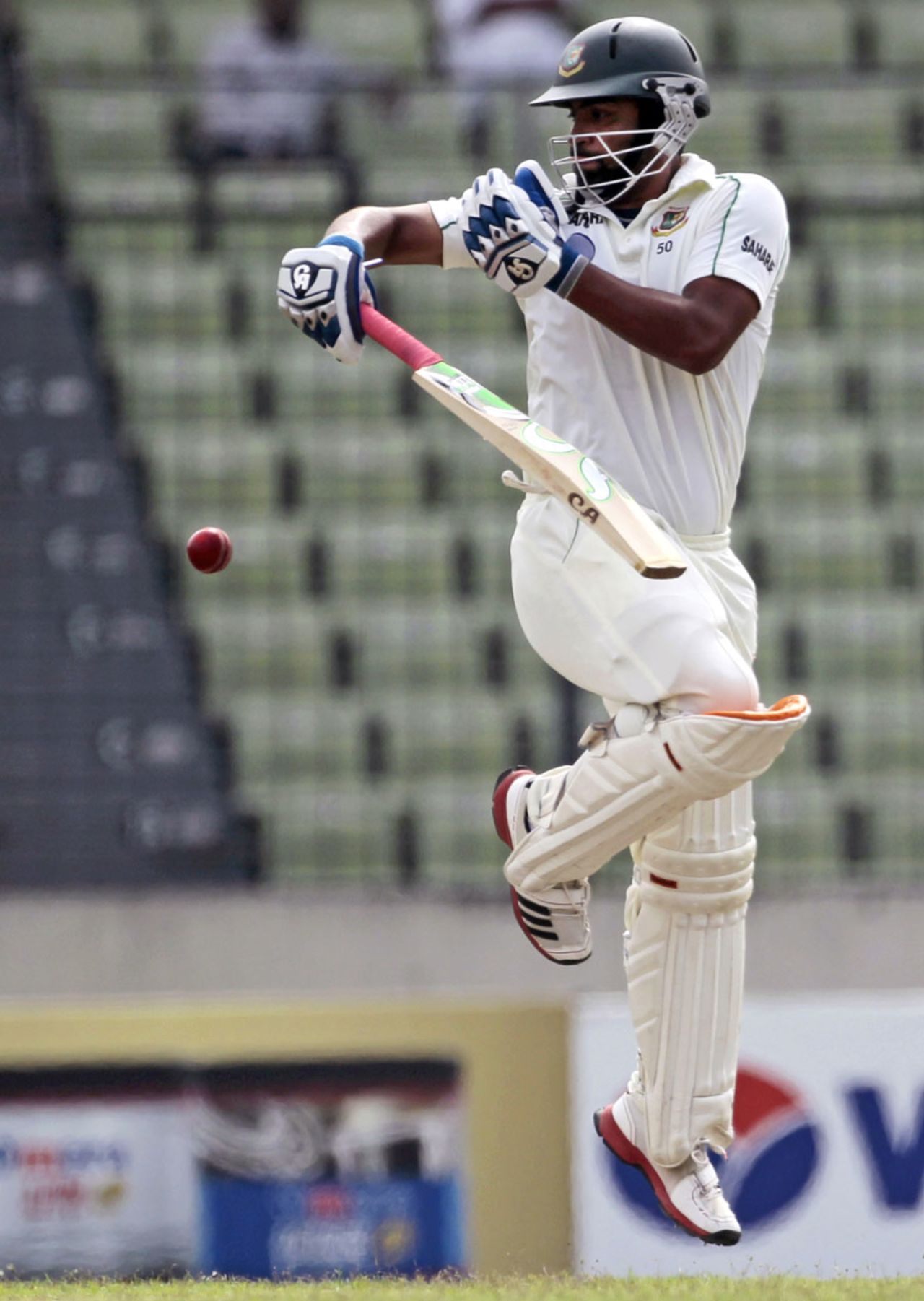 Tamim Iqbal tackles a rising delivery, Bangladesh v New Zealand, 2nd Test, 1st day, Mirpur, October 21, 2013