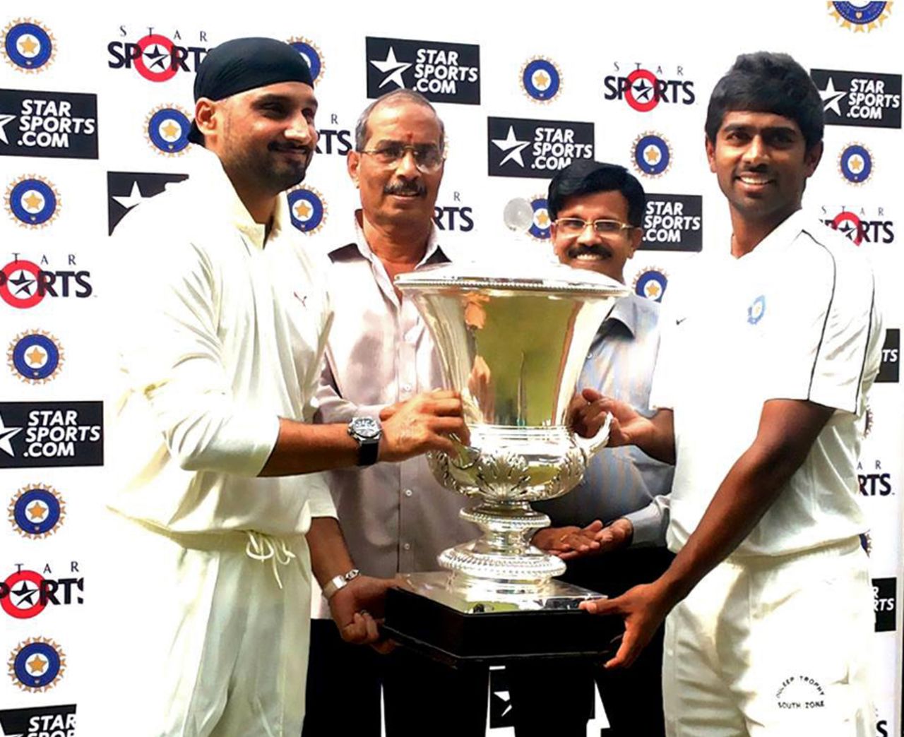 Harbhajan Singh and Abhinav Mukund collect the Duleep trophy after the rain-hit final was drawn, North Zone v South Zone, Duleep Trophy final, Kochi, 5th day, October 21, 2013 