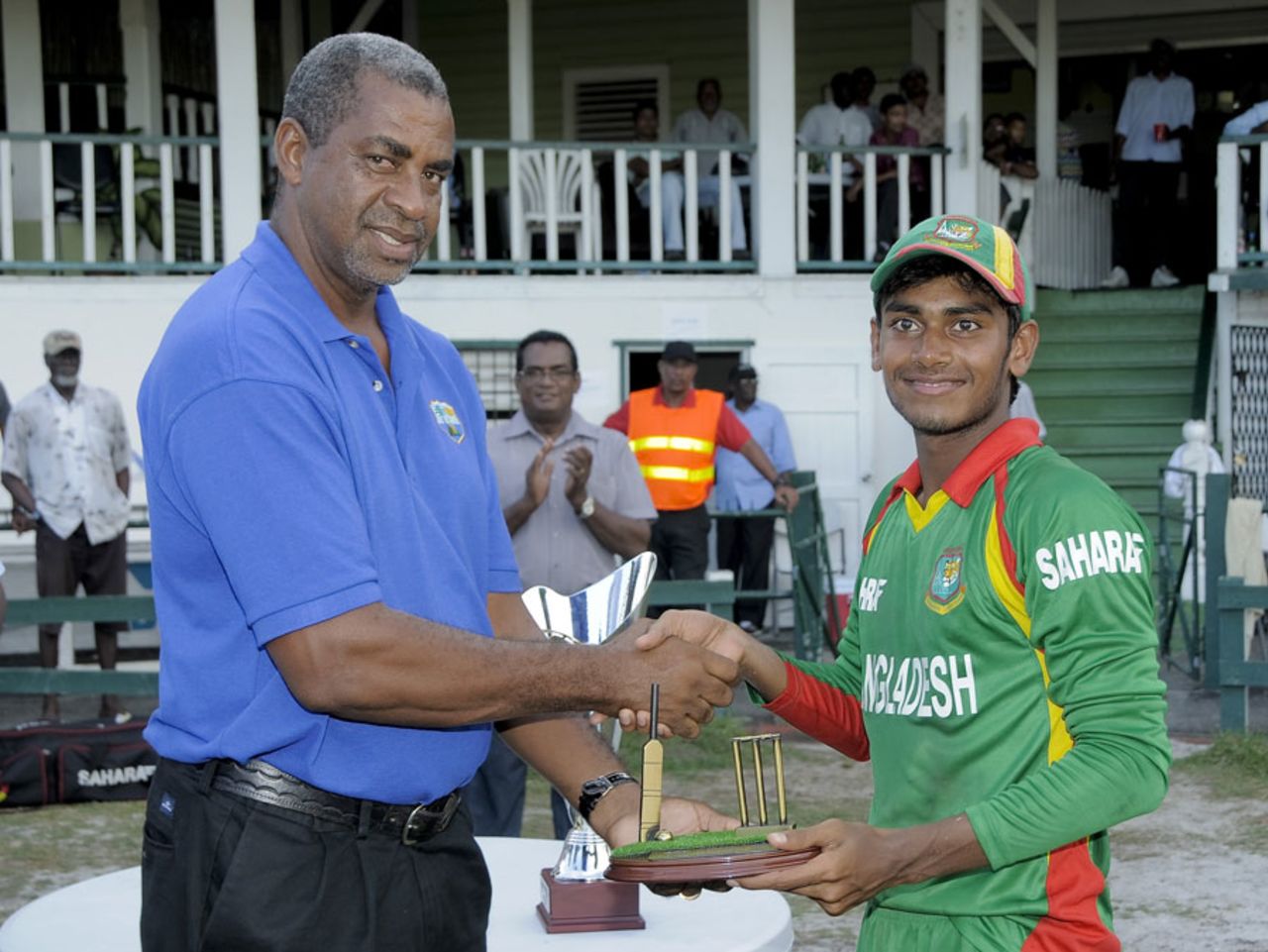 Mehedy Hasan with the Man-of-the-Series award, West Indies Under-19s v Bangladesh Under-19s, 7th Youth ODI, Guyana, October 21, 2013