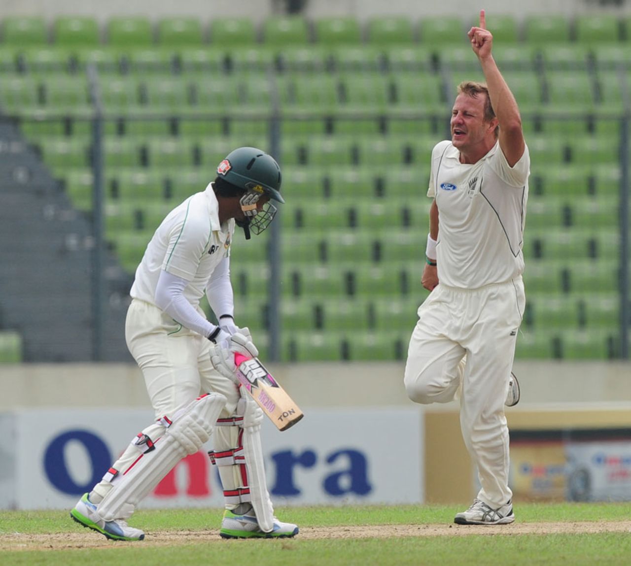 Neil Wagner finished with 5 for 64, Bangladesh v New Zealand, 2nd Test, 2nd day, Mirpur, October 22, 2013