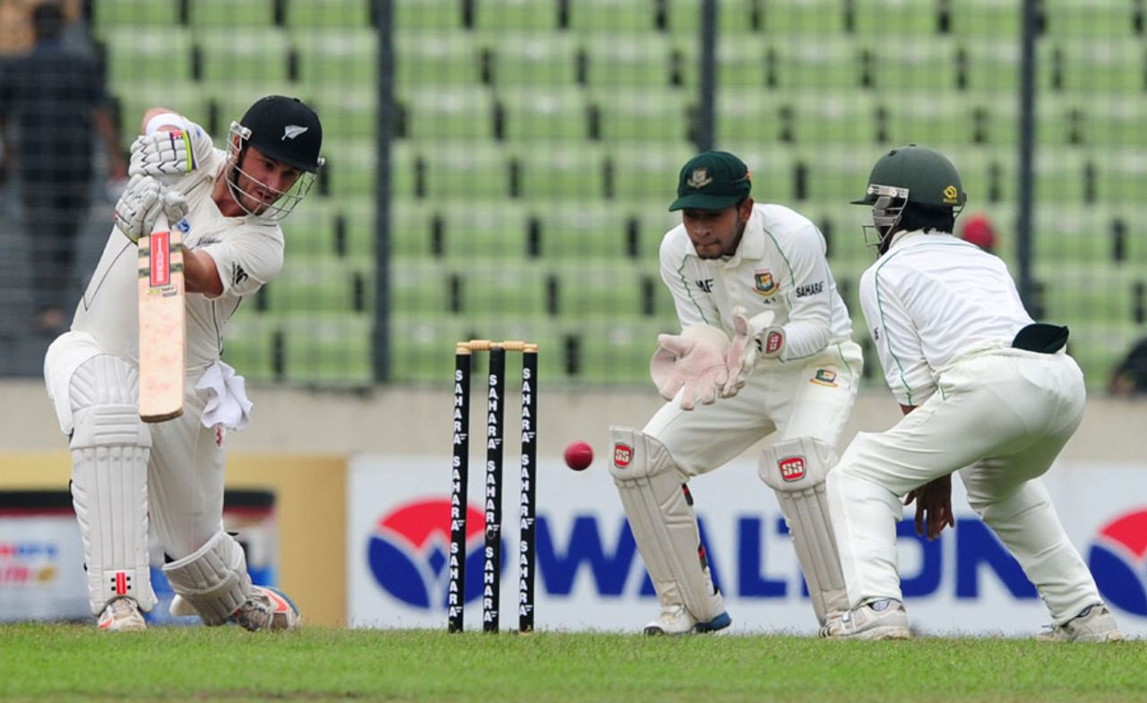 Hamish Rutherford drives through the off side, Bangladesh v New Zealand, 2nd Test, 2nd day, Mirpur, October 22, 2013
