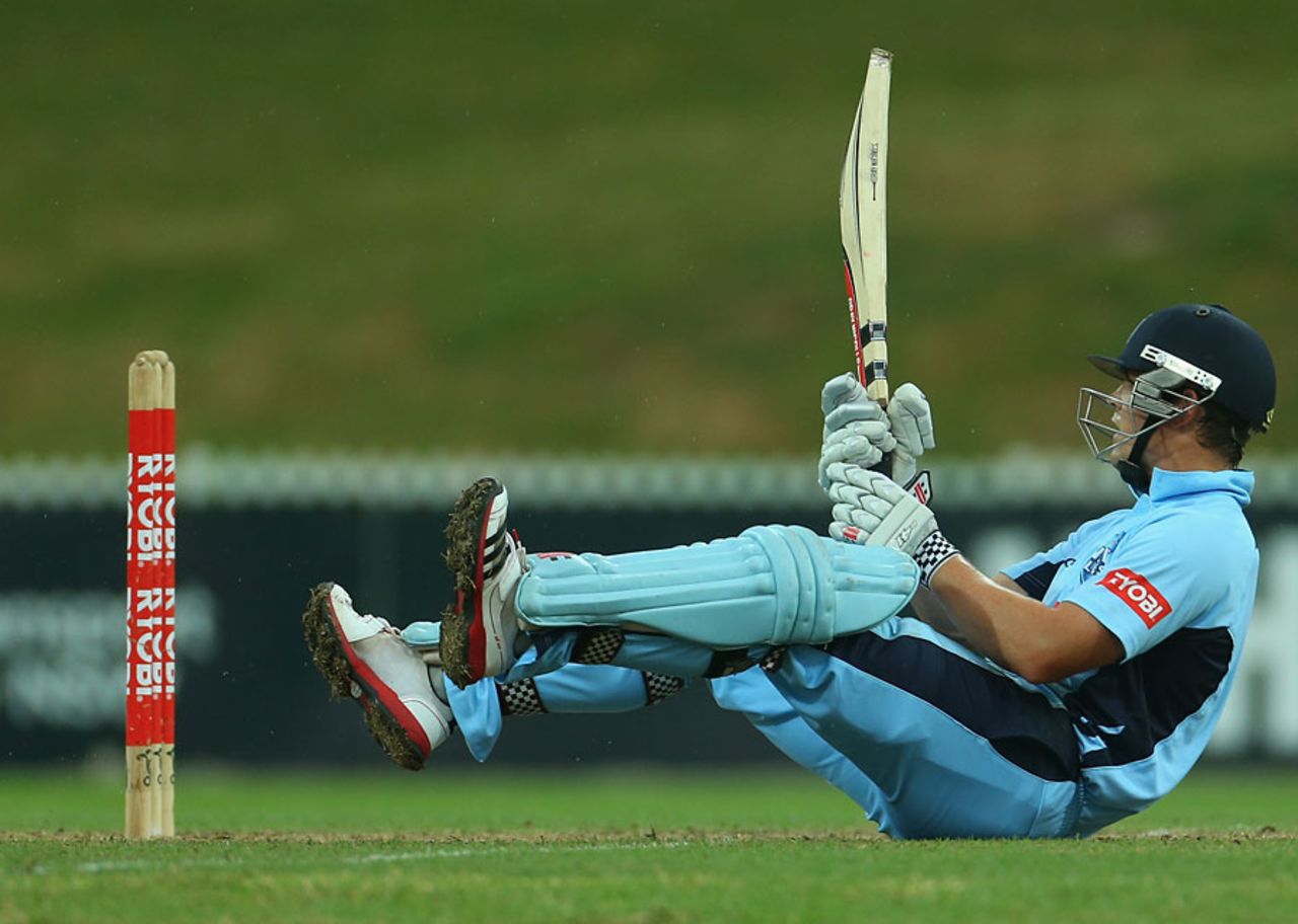 Steve O'Keefe ends up on his backside, New South Wales v South Australia, Ryobi One-Day Cup, Sydney, October 22, 2013