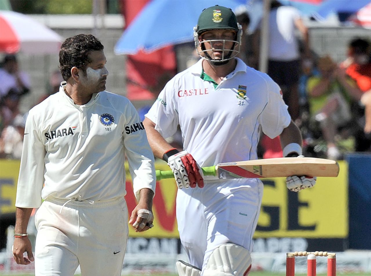 Sachin Tendulkar looks on as Jacques Kallis completes a single, South Africa v India, 3rd Test, Cape Town, 4th day, January 5, 2011