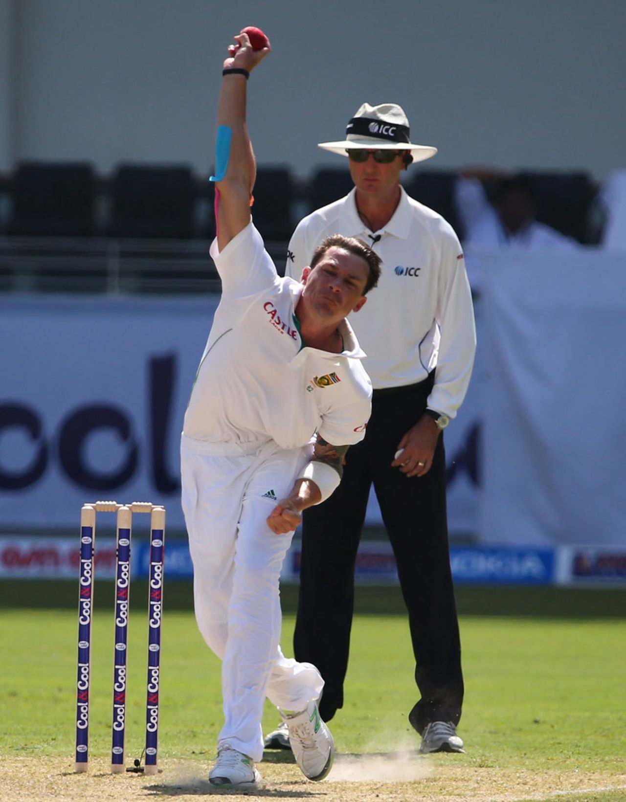 Dale Steyn picked up a wicket off the second ball of the innings, Pakistan v South Africa, 2nd Test, 1st day, Dubai, October 23, 2013