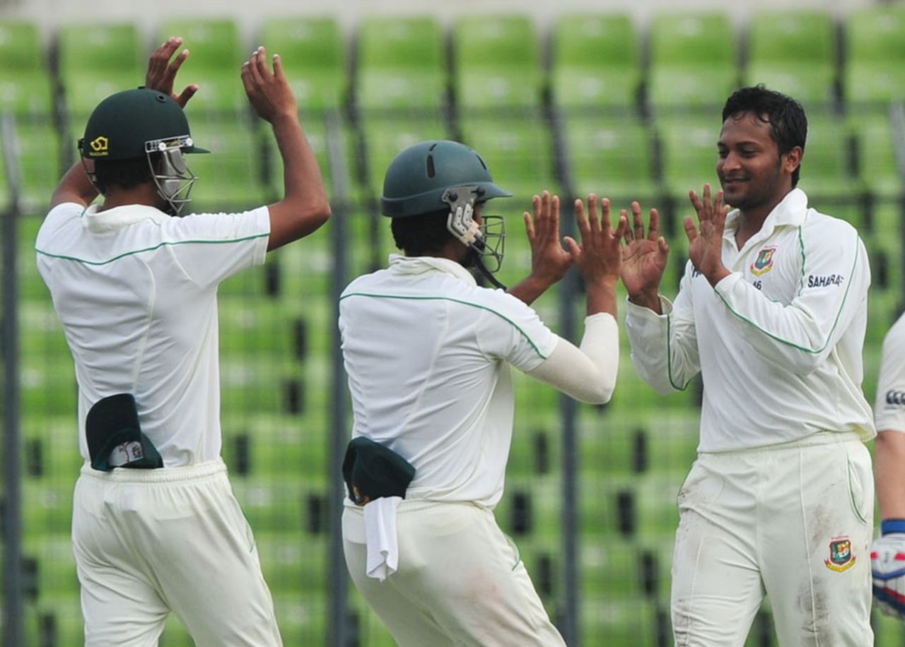 Shakib Al Hasan celebrates the wicket of Doug Bracewell, Bangladesh v New Zealand, 2nd Test, 3rd day, Mirpur, October 23, 2013