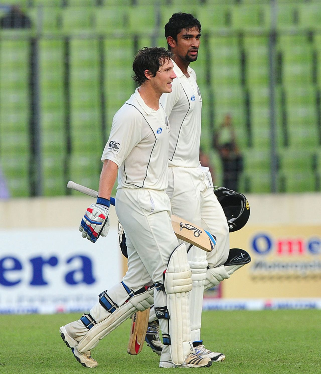Ish Sodhi and BJ Watling made unbeaten 50s at the end of the third day, Bangladesh v New Zealand, 2nd Test, 3rd day, Mirpur, October 23, 2013