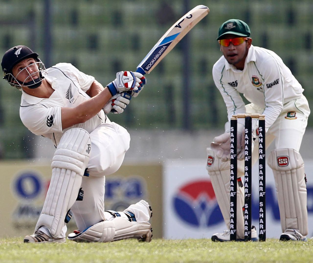 BJ Watling lofts over midwicket, Bangladesh v New Zealand, 2nd Test, 4th day, Mirpur, October 24, 2013
