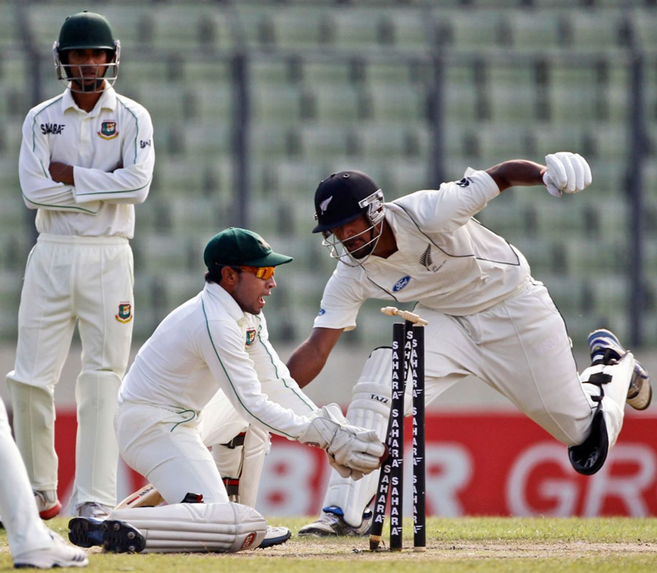 Ish Sodhi is run out by a throw from Mominul Haque, Bangladesh v New Zealand, 2nd Test, 4th day, Mirpur, October 24, 2013