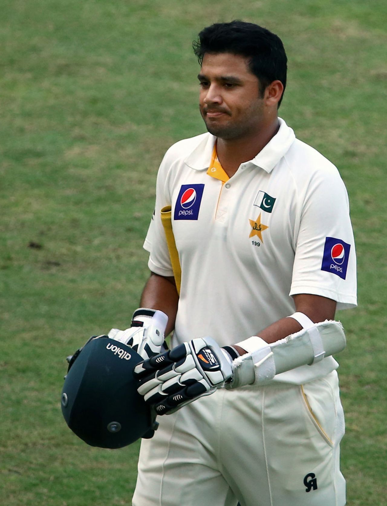 Azhar Ali was trapped lbw for 19, Pakistan v South Africa, 2nd Test, Dubai, 3rd day, October 25, 2013