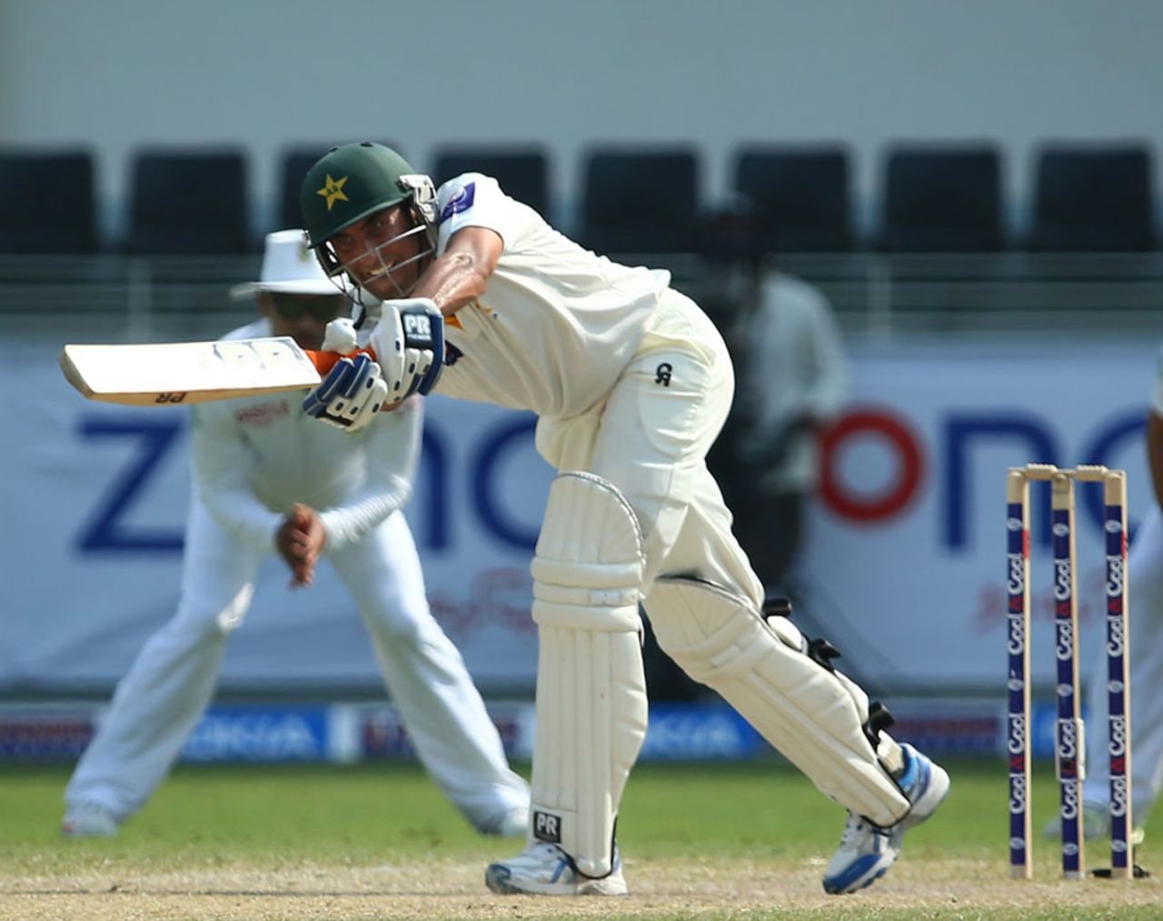 Younis Khan goes on the attack, Pakistan v South Africa, 2nd Test, Dubai, 3rd day, October 25, 2013