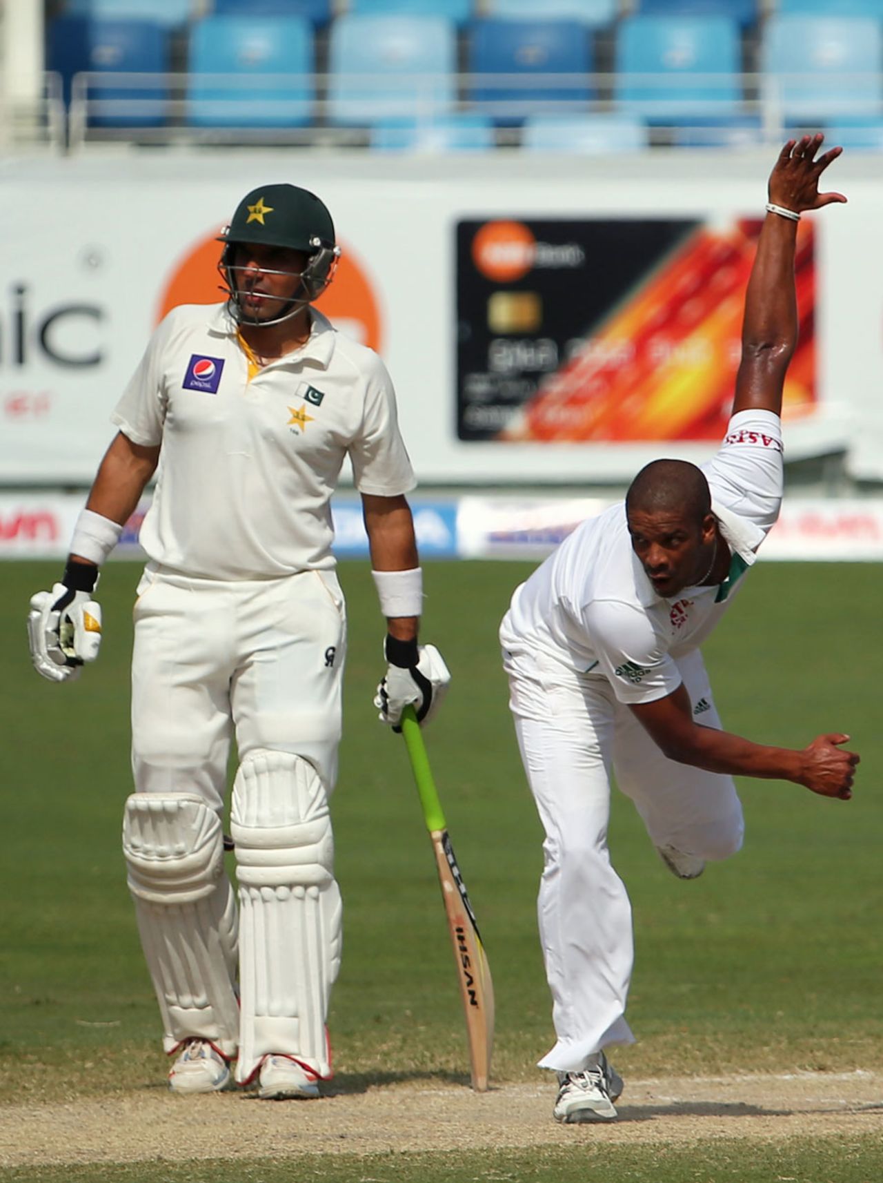 Vernon Philander in his delivery stride, Pakistan v South Africa, 2nd Test, Dubai, 4th day, October 26, 2013