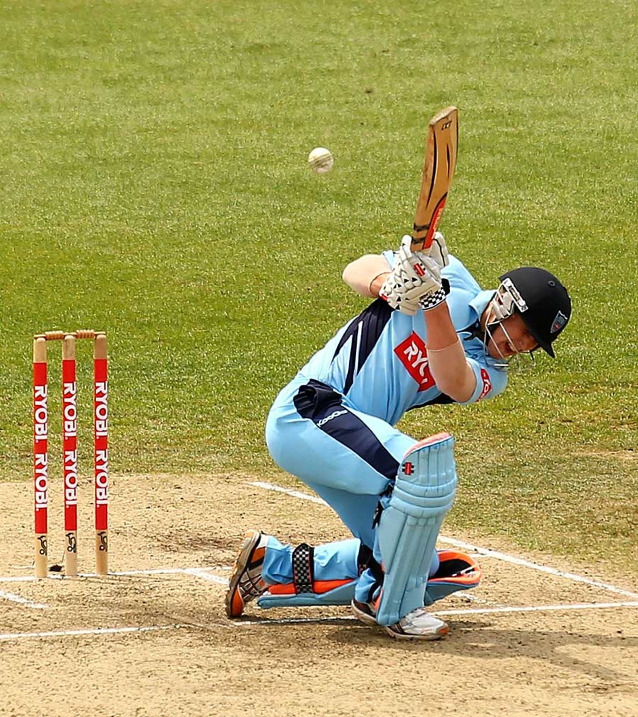 Nic Maddinson opts for something inventive, New South Wales v Queensland, Ryobi One Day Cup, final, North Sydney Oval, October 27, 2013
