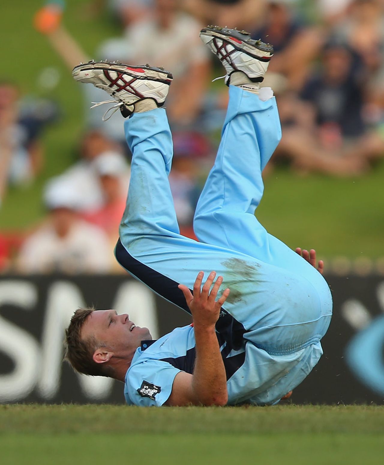 Doug Bollinger ends up in a heap, New South Wales v Queensland, Ryobi One Day Cup, final, North Sydney Oval, October 27, 2013