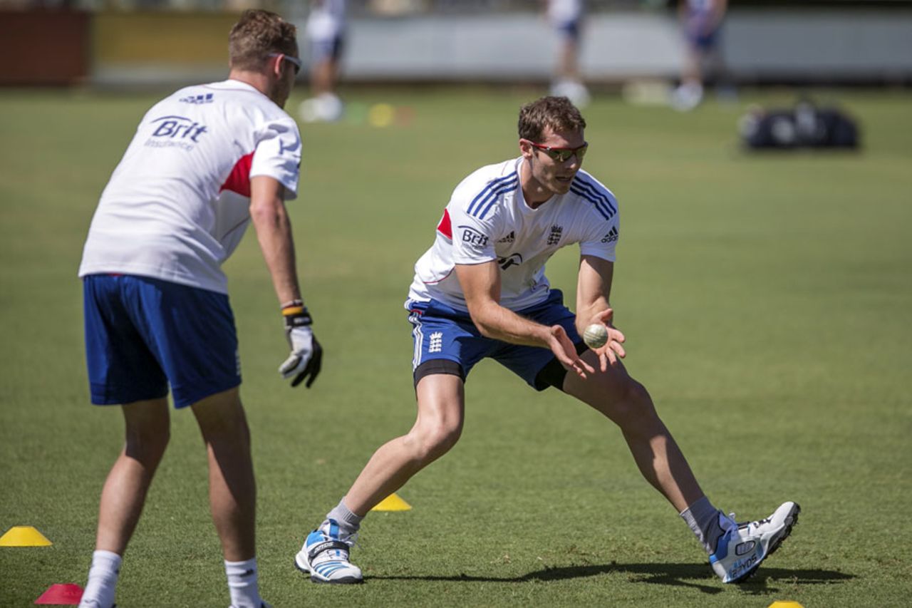 Chris Tremlett takes a catch during practice, Perth, October 27, 2013