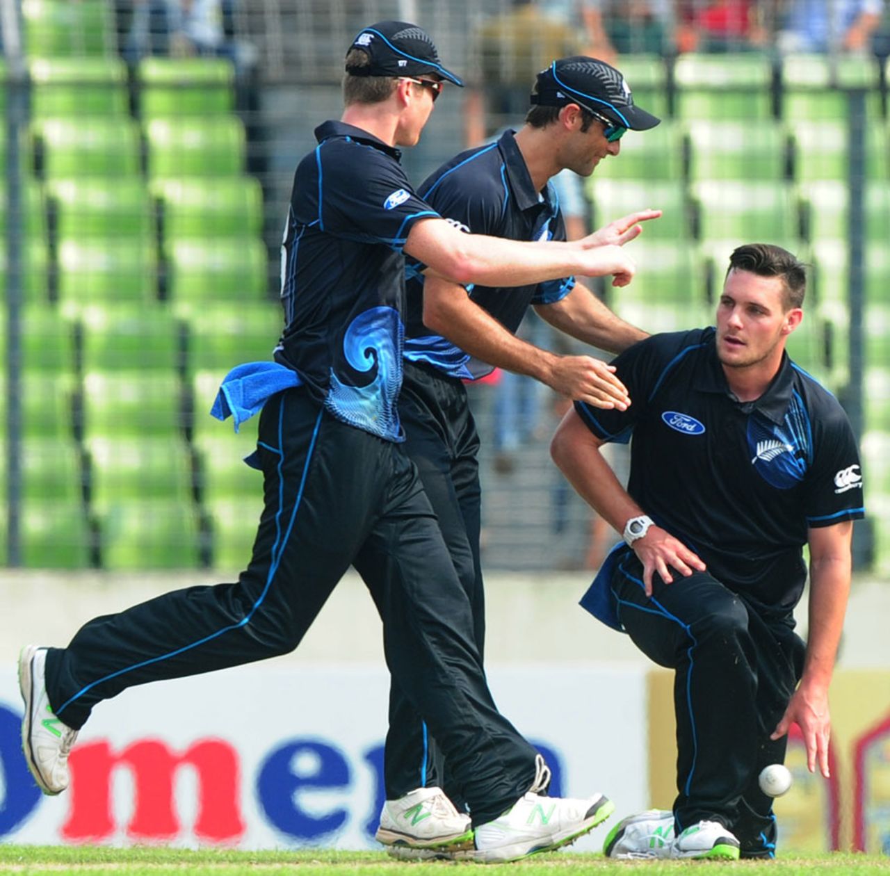 Mitchell McClenaghan is congratulated after dismissing Mominul Haque, Bangladesh v New Zealand, 1st ODI, Mirpur, October 29, 2013