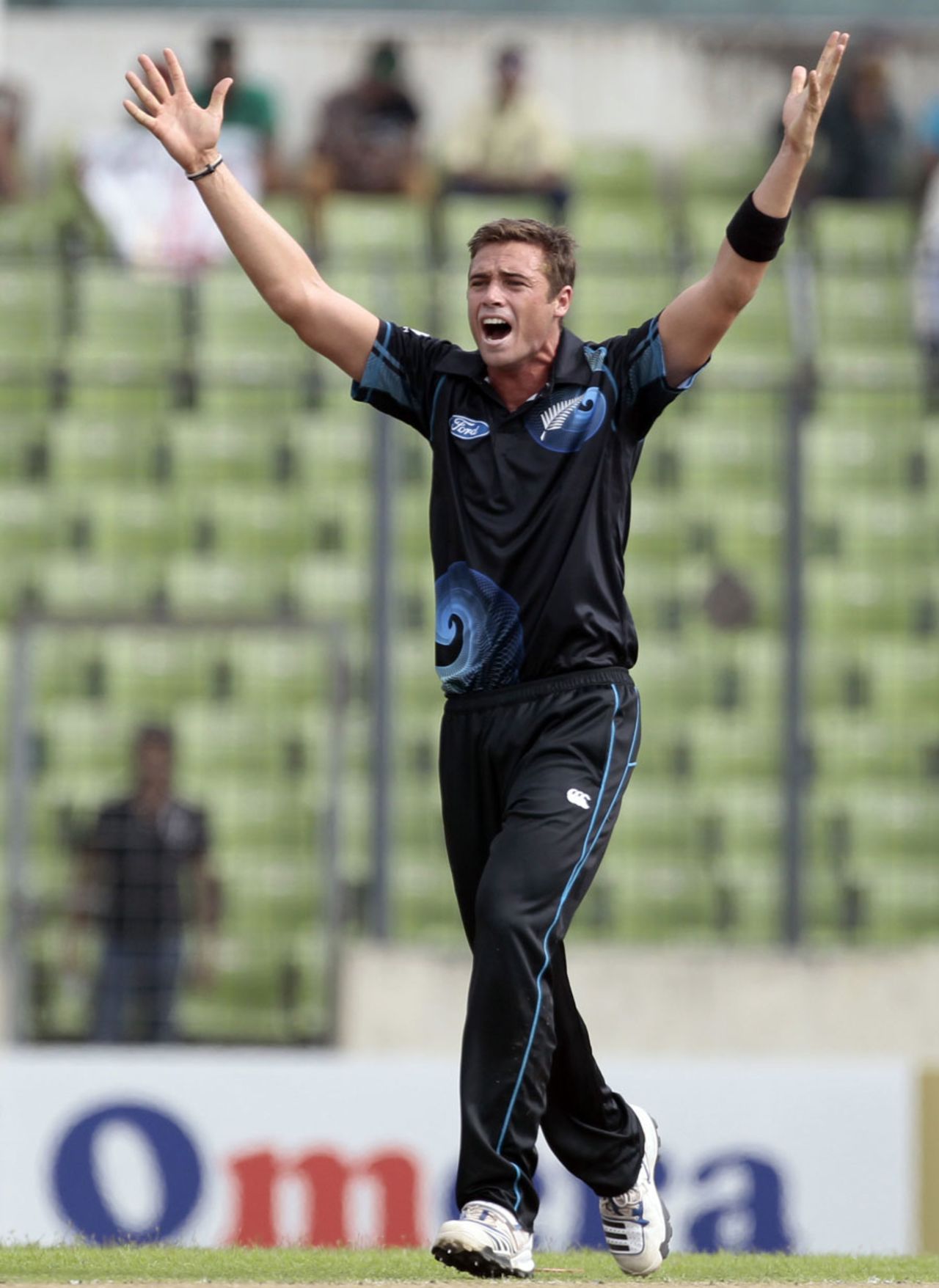 Tim Southee picked up three wickets, Bangladesh v New Zealand, 1st ODI, Mirpur, October 29, 2013