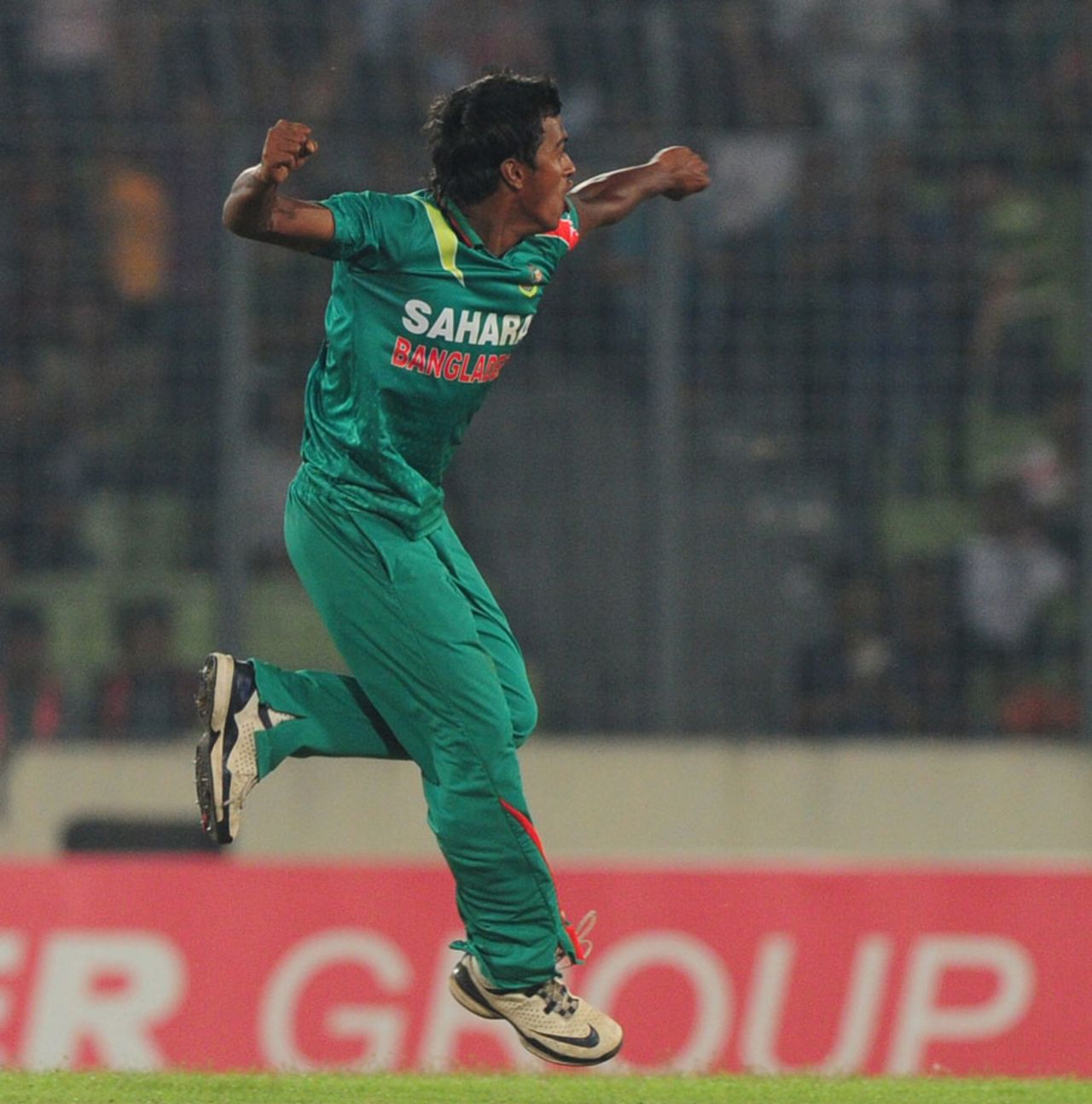 Rubel Hossain exults after a wicket, Bangladesh v New Zealand, 1st ODI, Mirpur, October 29, 2013