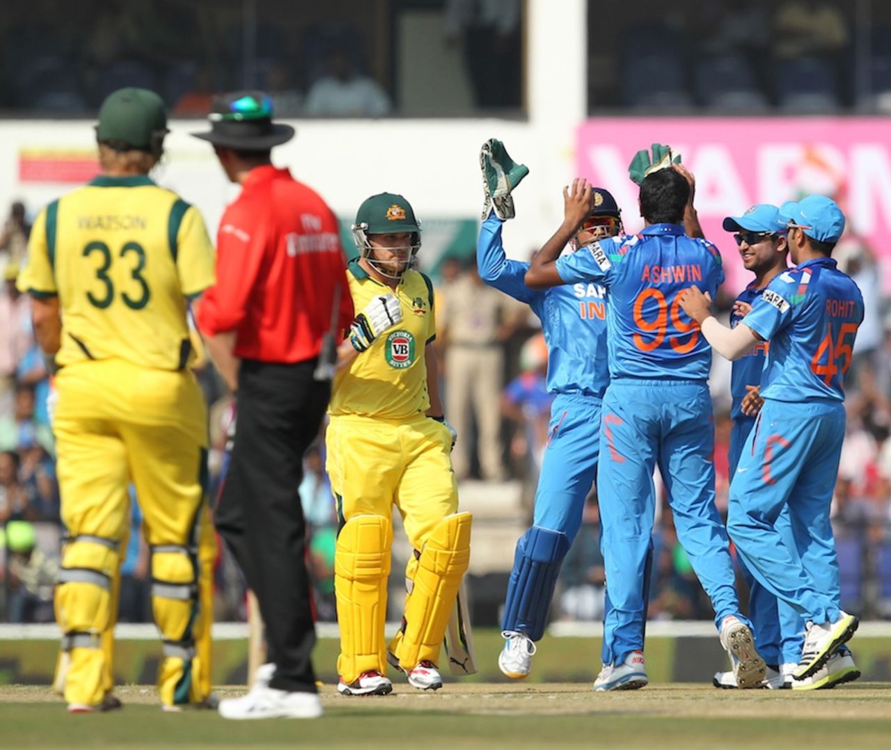 Aaron Finch was dismissed on R Ashwin's first ball, India v Australia, 6th ODI, Nagpur, October 30, 2013
