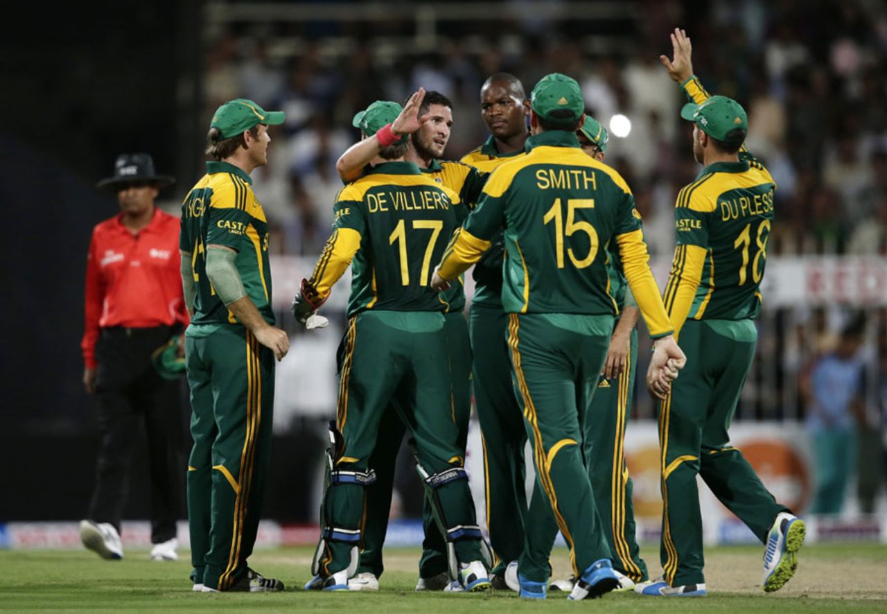 South Africa celebrate the wicket of Mohammad Hafeez, Pakistan v South Africa, 1st ODI, Sharjah, October 30, 2013