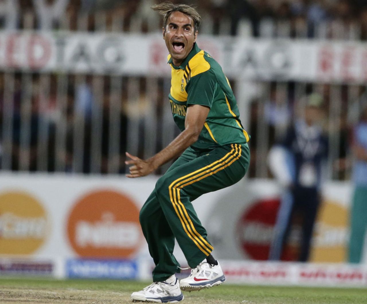Imran Tahir's three late wickets turned the game around for South Africa, Pakistan v South Africa, 1st ODI, Sharjah, October 30, 2013