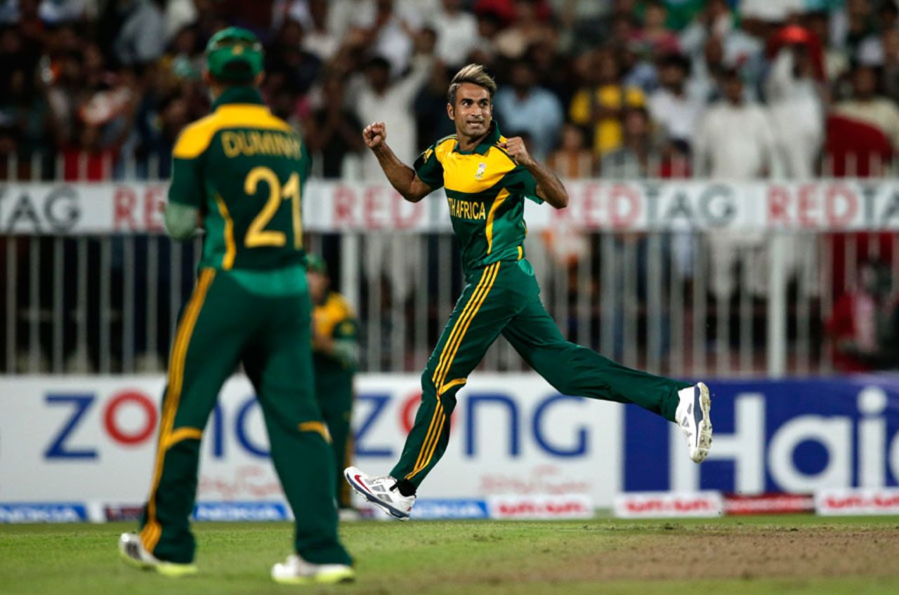 Imran Tahir celebrates a wicket in signature style, Pakistan v South Africa, 1st ODI, Sharjah, October 30, 2013