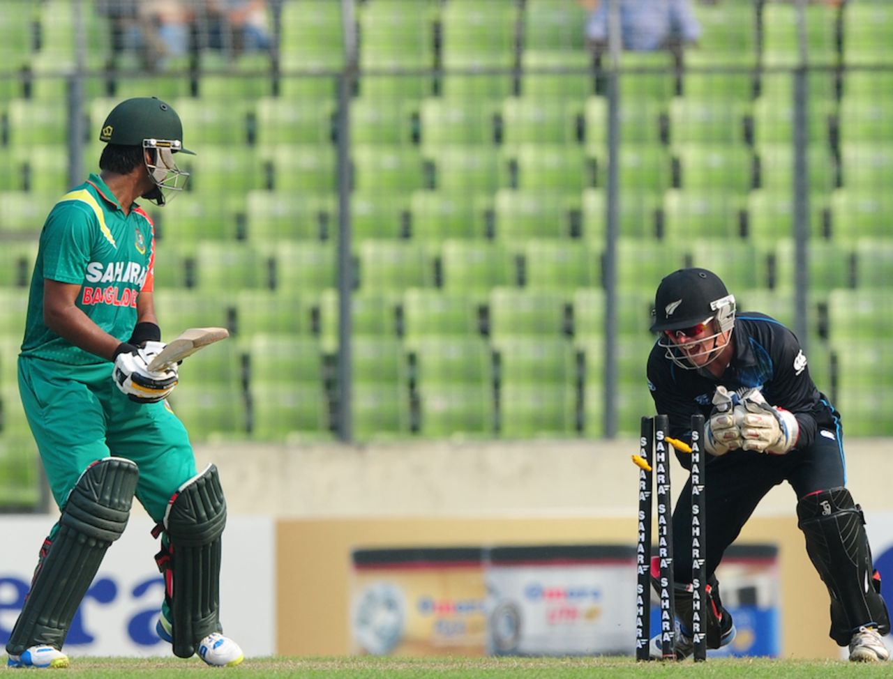 Tom Latham flicks the bails as Shamsur Rahman looks on, Bangladesh v New Zealand, 2nd ODI, Mirpur, October 31, 2013