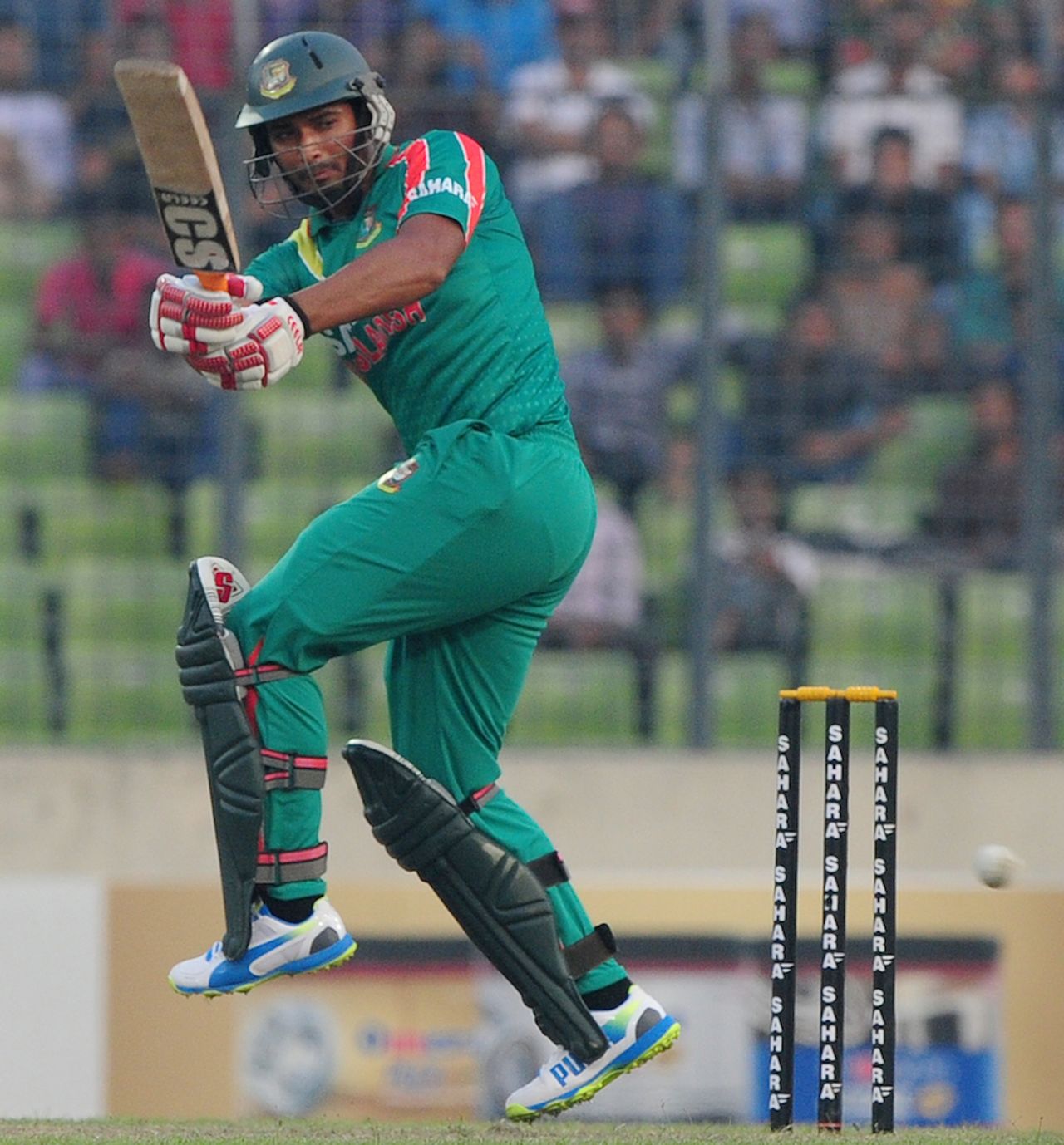 Mahmudullah clips one off his hips, Bangladesh v New Zealand, 2nd ODI, Mirpur, October 31, 2013